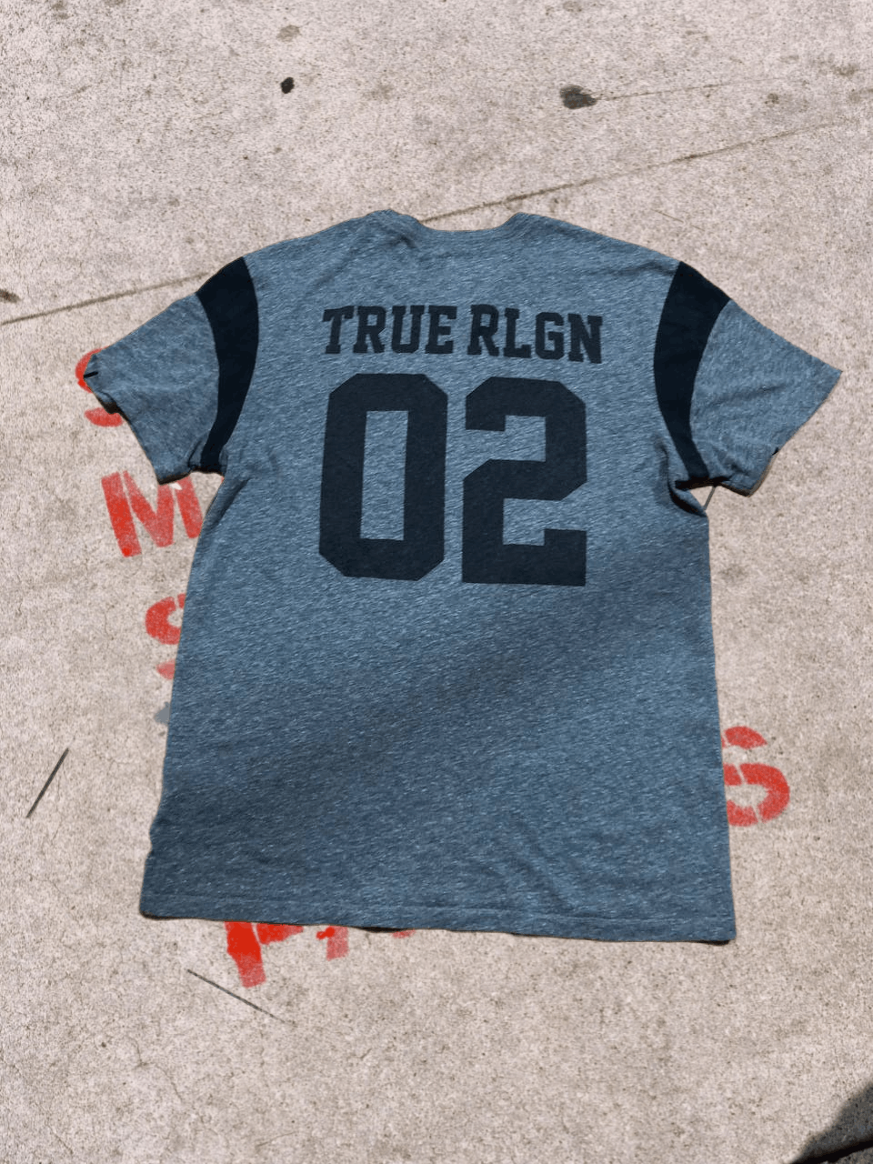 True Religion Vintage T-shirts TRUE RELIGION Big Logo Used Y2K 00s USA Size US M / EU 48-50 / 2 - 1 Thumbnail