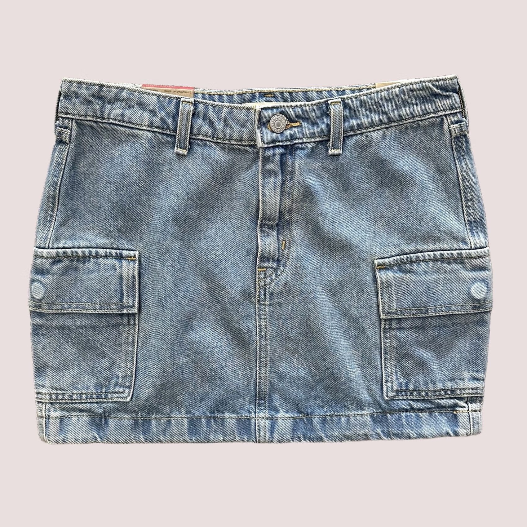 Levi's VINTAGE Levi's 94 Cargo Mini Skirt Denim Womens 26 Mid Rise Pocketed Cotton Denim Short 14” blue Size 26" / US 2 / IT 38 - 1 Thumbnail