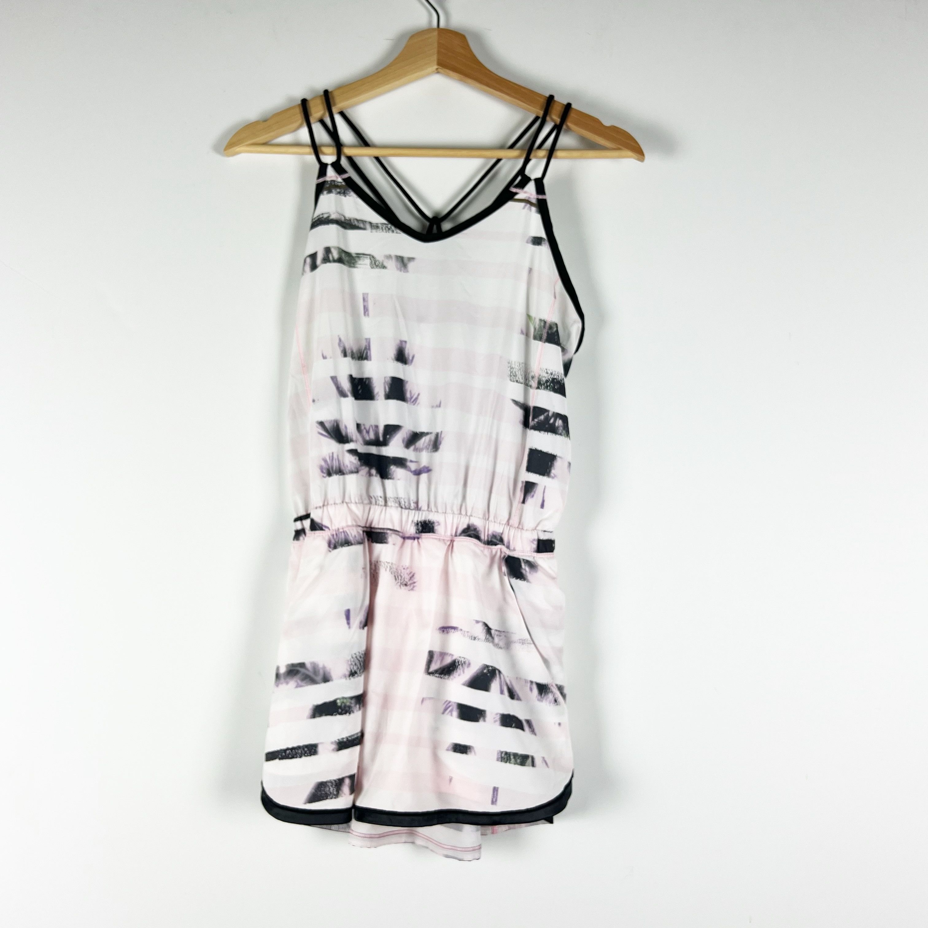 Lululemon Lululemon Sweaty Or Not Runsie Mini Romper Size 27" / US 4 / IT 40 - 1 Thumbnail