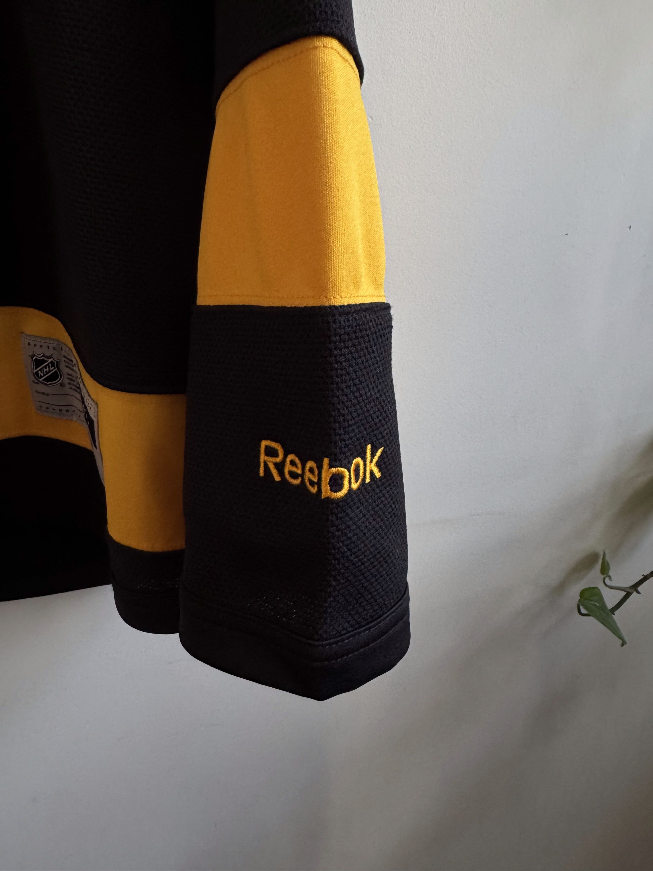 Reebok NHL Reebok Boston Bruins Classic Hockey Jersey Size M Size US M / EU 48-50 / 2 - 5 Thumbnail