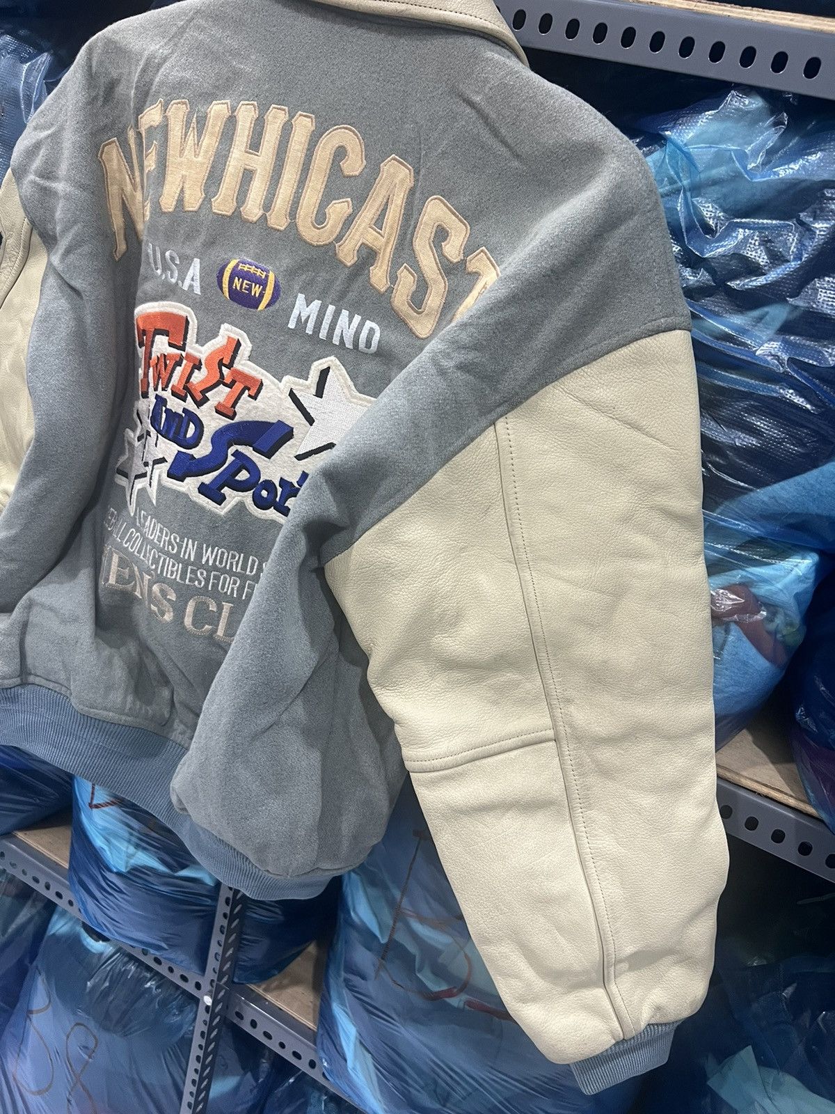 Vintage VINTAGE HICAST CLUB SPORTS WEAR DIVISION VARSITY JACKET Size US L / EU 52-54 / 3 - 18 Thumbnail