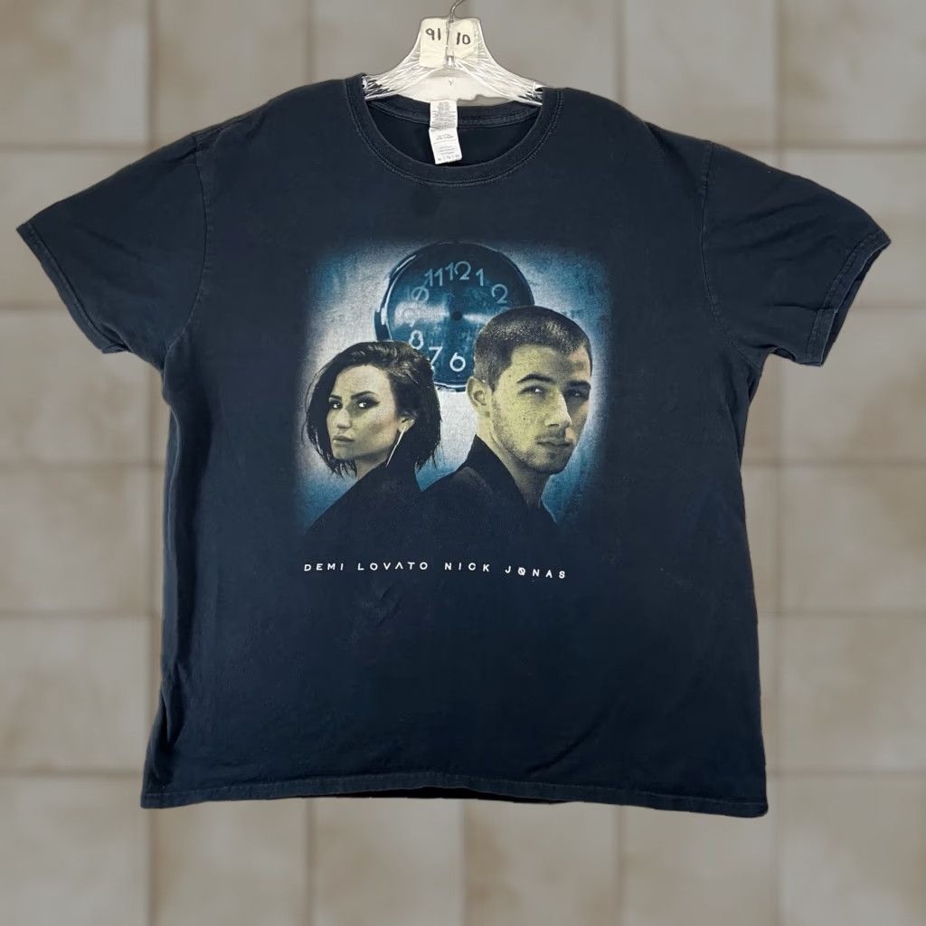 Gildan Demi Lovato Nick Jonas Future Now Concert Tour T-Shirt Men Women Black XL Cotton Gildan Softstyle Graphic Print 2016 Stadium Wear Size US XL / EU 56 / 4 - 1 Thumbnail