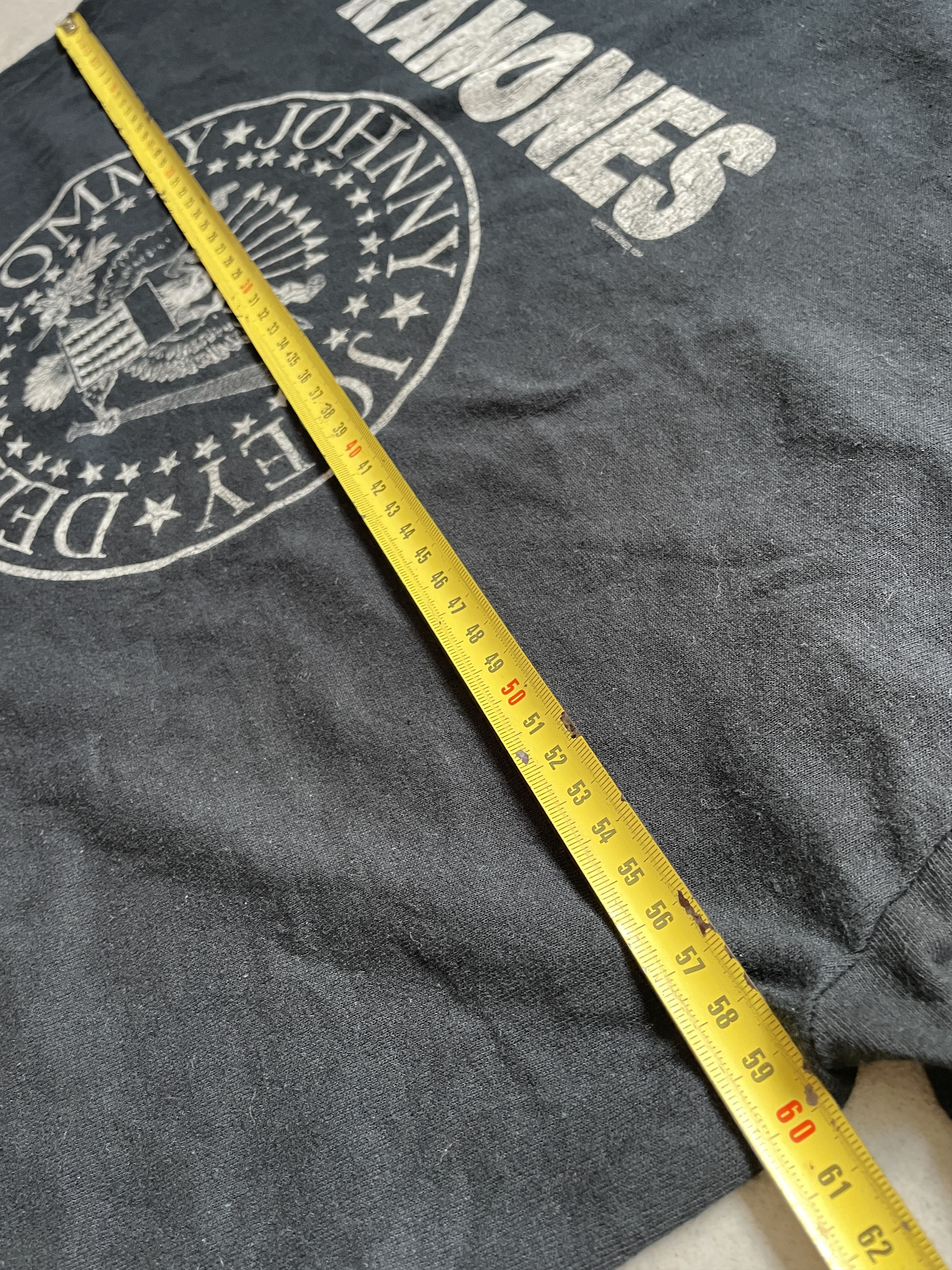 Band Tees Y2K RAMONES 2005 1234 HEY HO BLACK WASHED ROCK GRUNGE TEE Size US XL / EU 56 / 4 - 9 Thumbnail