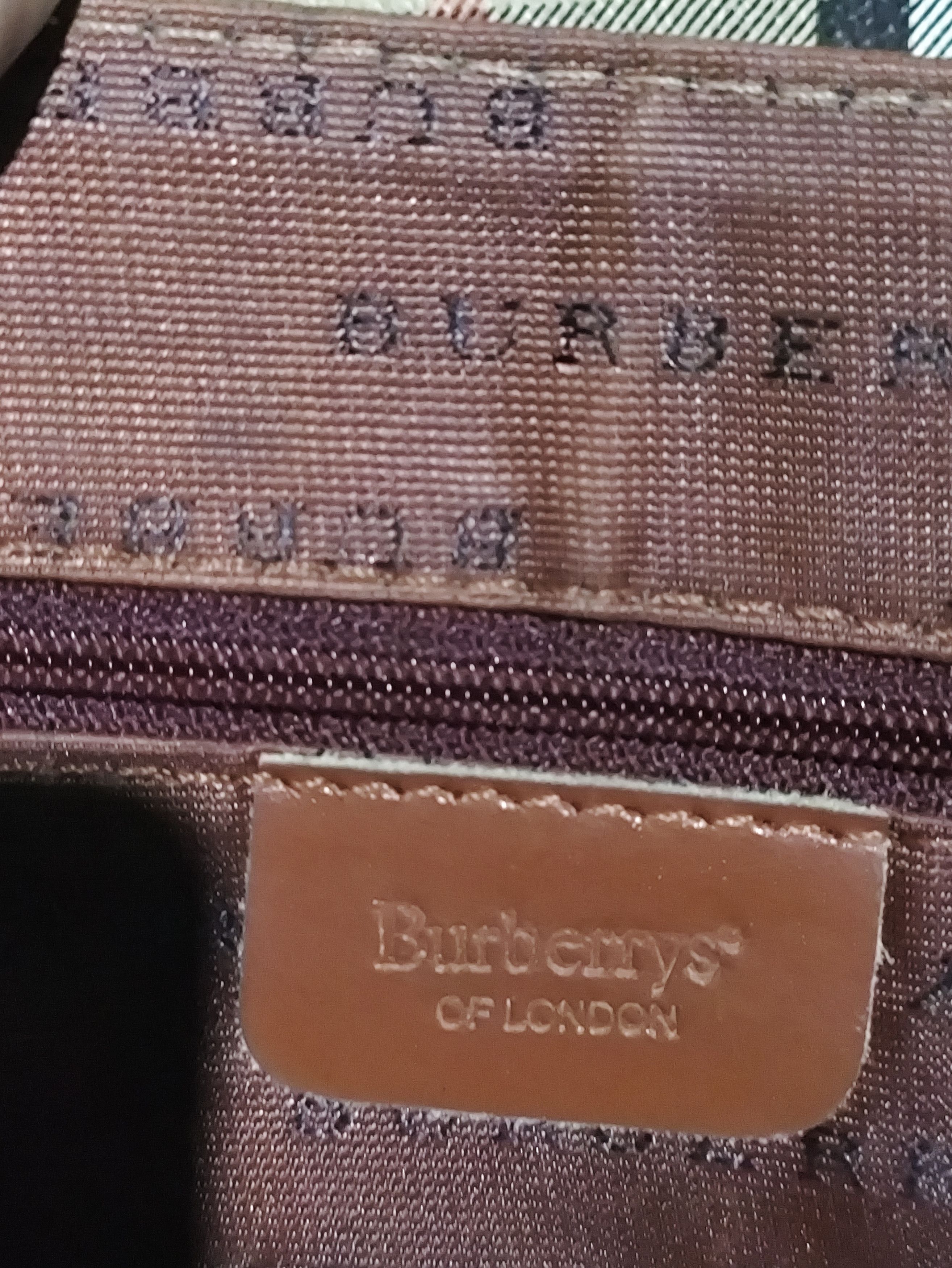 Burberry BURBERRY'S KELLY VTG Size ONE SIZE - 7 Thumbnail