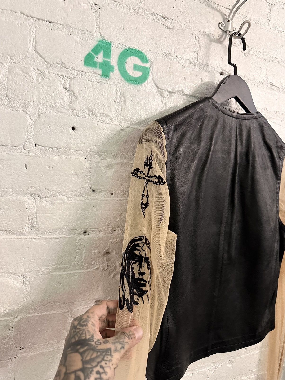 Elliott Pittam (@paradisehellbow) • Threads, Say more, image size:1204x1606