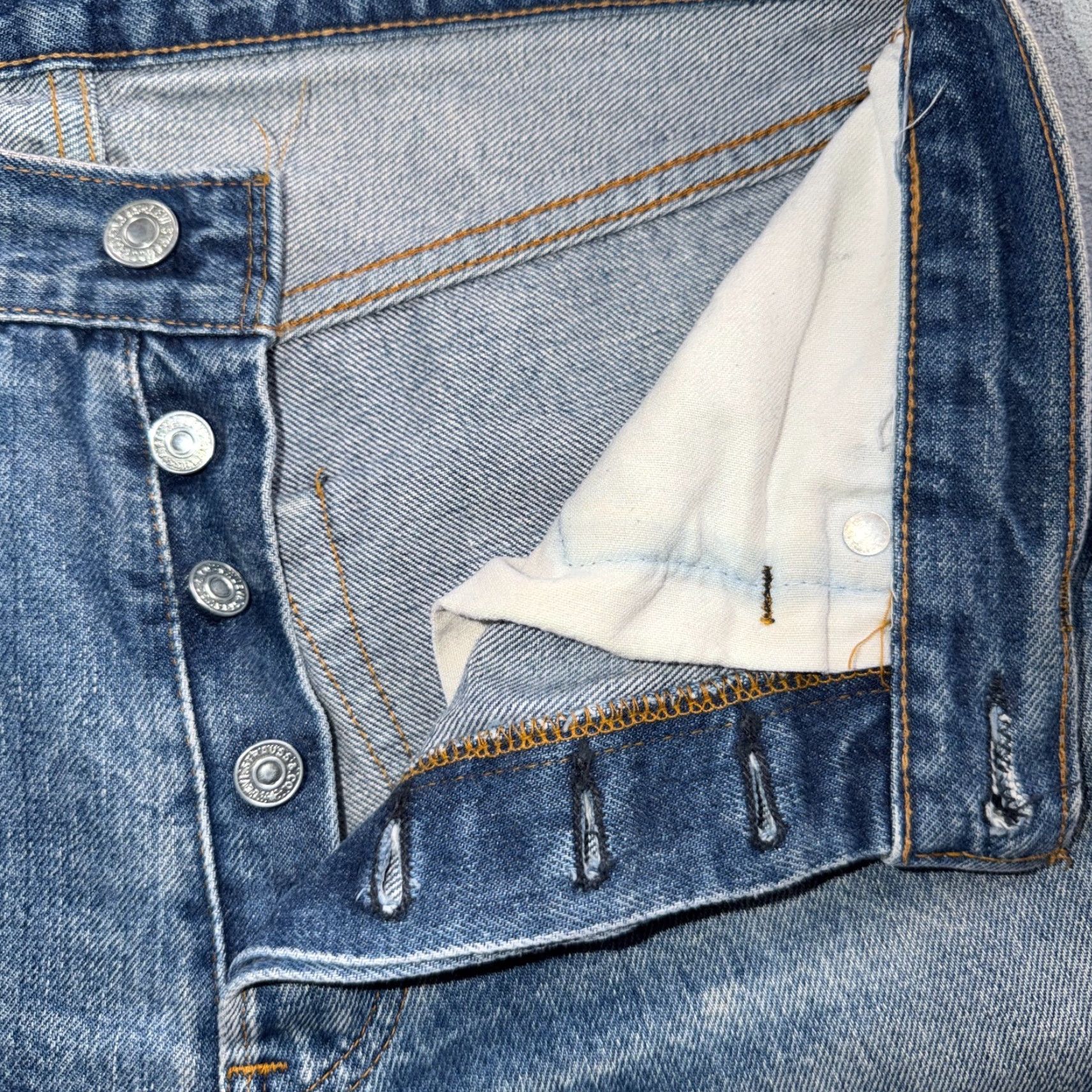 Levi's Levis 501 Jeans Vintage 80s Light Wash Button 5-Pocket Denim USA Mid Rise Classic Fit Men 28x25 Blue Distressed 30x31 Model Levi's 501 Series Size US 28 / EU 44 - 5 Thumbnail