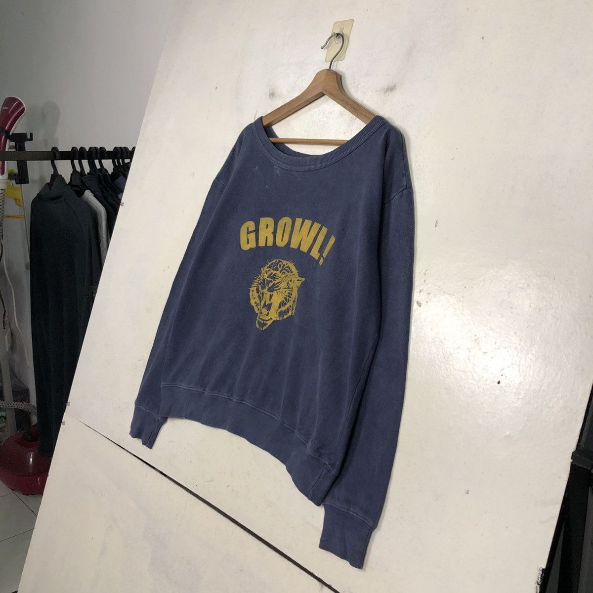 Japanese Brand 📌Cropped Sweatshirt Growl!! Big Logo Design Size US M / EU 48-50 / 2 - 4 Thumbnail