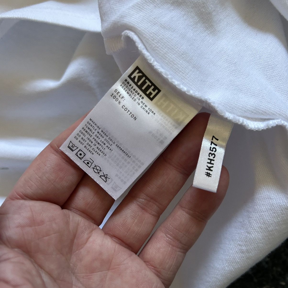 Kith × Medicom Toy × Ronnie Fieg 2019 KiTH x BE@RBRiCK HiGH DENSiTY FELT LOGO L/S TEE Size US XXL / EU 58 / 5 - 7 Thumbnail