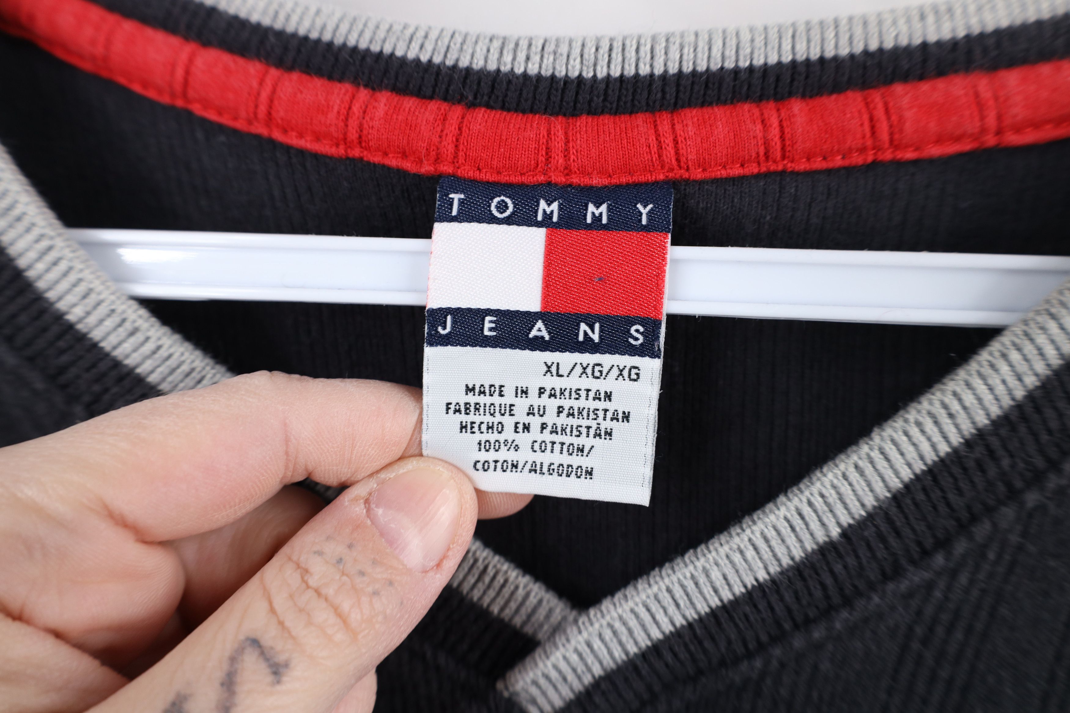 Tommy Hilfiger × Vintage Vintage 90s Tommy Hilfiger Ribbed Knit V-Neck T-Shirt Black Size US XL / EU 56 / 4 - 7 Thumbnail