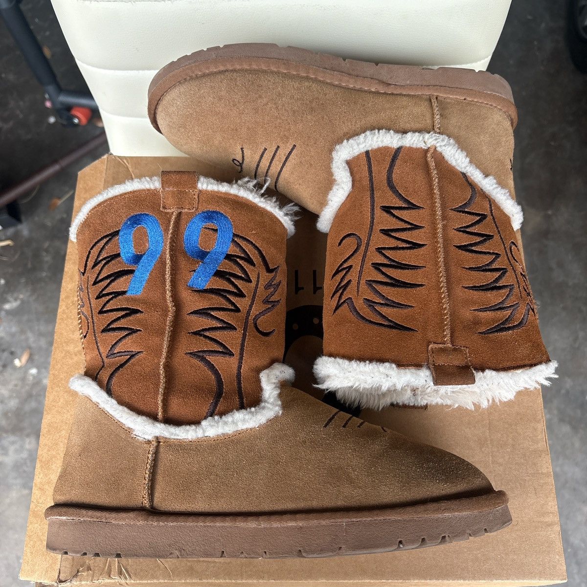 1199 Bazo 1199 Ugg Boots Size US 8.5 / EU 41-42 - 3 Thumbnail