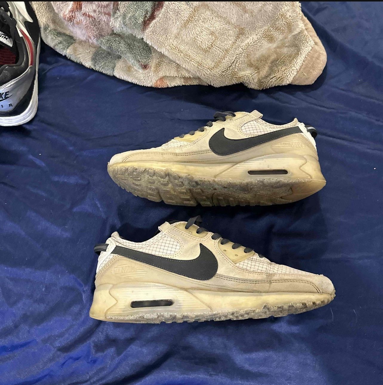 Nike Airmax 90 Size US 9.5 / EU 42-43 - 2 Thumbnail