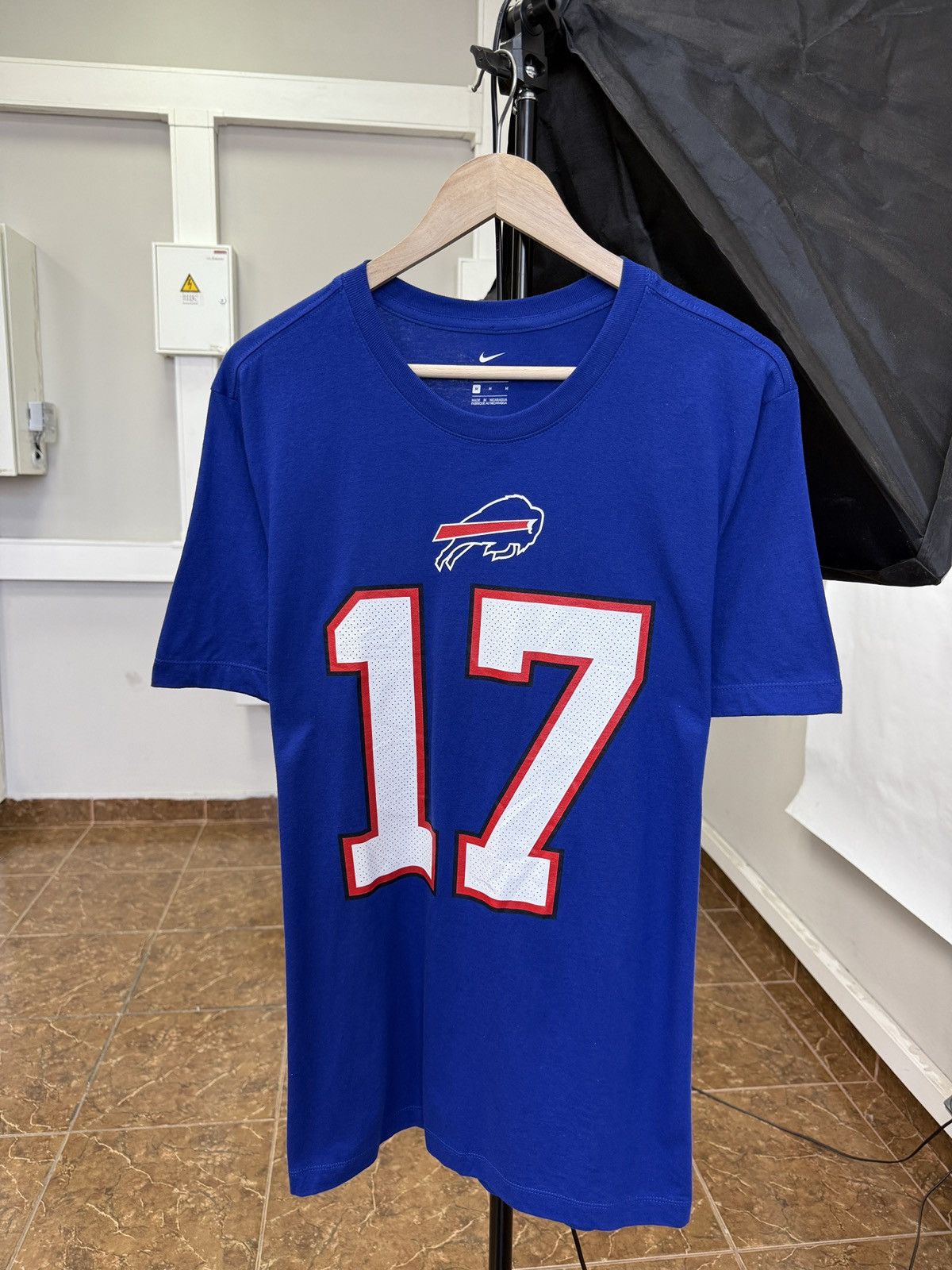 Nike 🏈🇺🇸 Nike Josh Allen Buffalo Bills #17 NFL Football T-Shirt Size US M / EU 48-50 / 2 - 1 Thumbnail