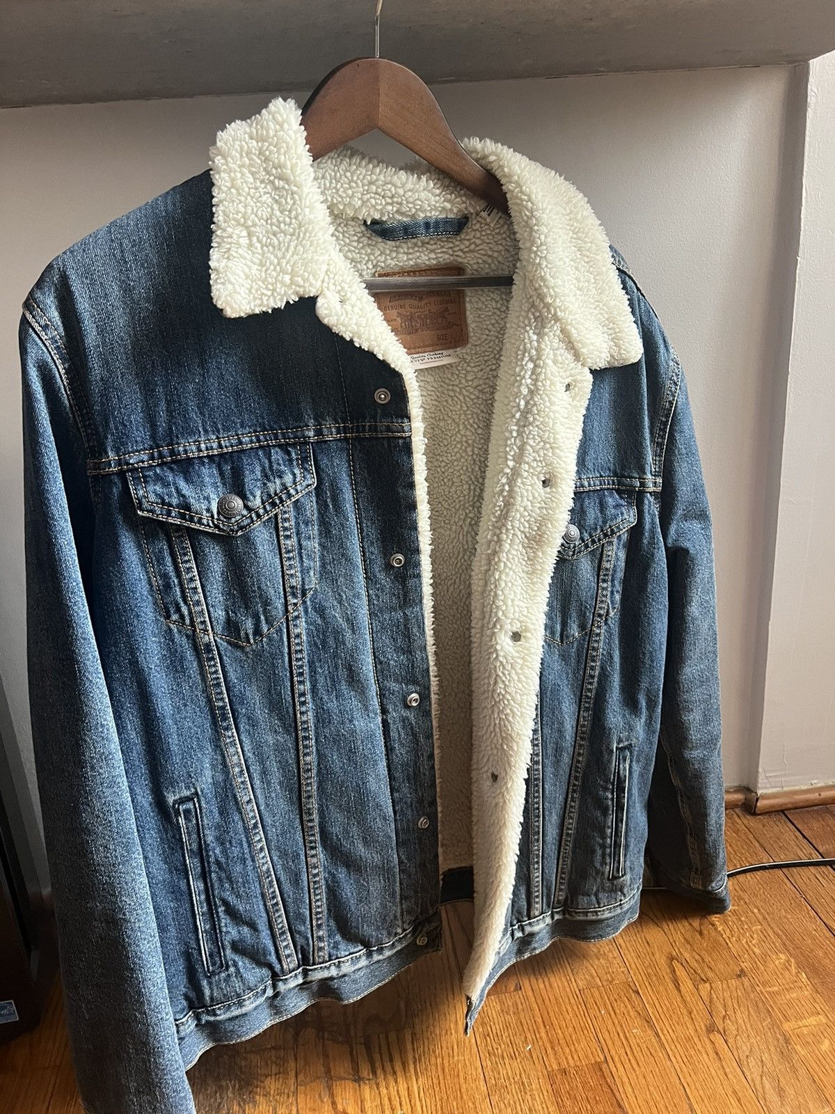 Levi's Levi’s denim jacket men’s Large furred inside Size US L / EU 52-54 / 3 - 1 Thumbnail