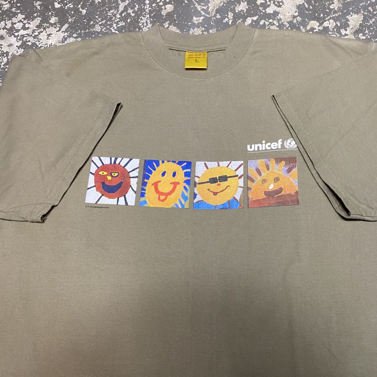 Supreme Vintage Unicef Smiley Face Art Box Logo Tshirt Size US L / EU 52-54 / 3 - 3 Thumbnail
