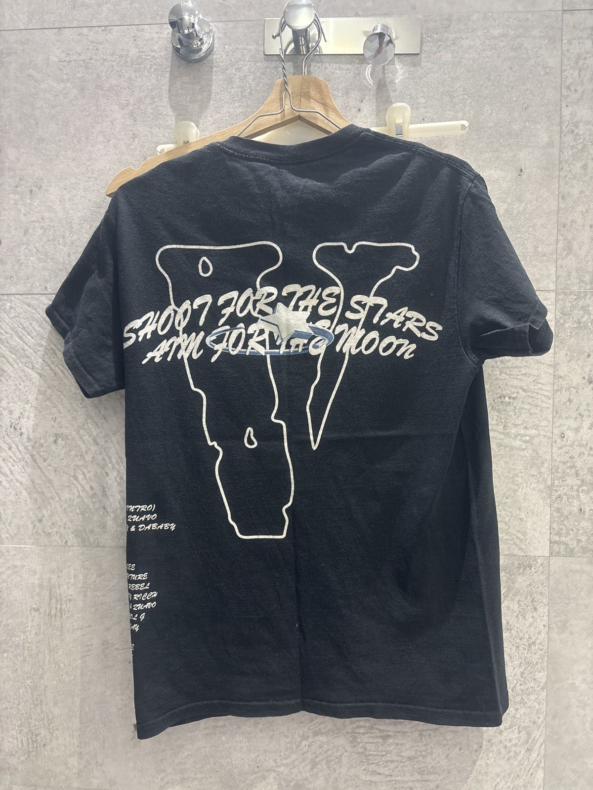 Vlone POP SMOKE X VLONE TRACKLIST TEE BLACK S Size US S / EU 44-46 / 1 - 2 Thumbnail