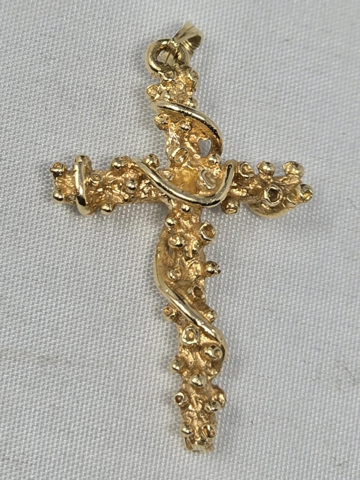 The Unbranded Brand ​Vtg 14k Yellow Gold Ivy Vine Nugget Cross Pendant 3g Size ONE SIZE - 1 Thumbnail