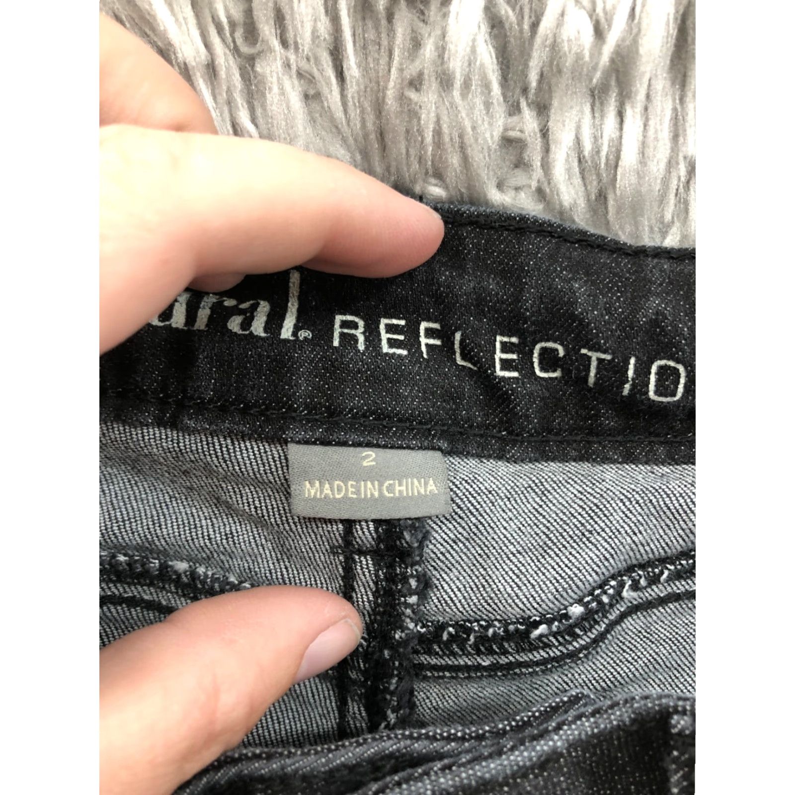 Vintage Natural Reflections Shorts Bermuda Denim Dark Wash Black 2 Womens Mid Rise 27 in 6 in Inseam 5-Pocket Style Casual Size 26" / US 2 / IT 38 - 7 Thumbnail