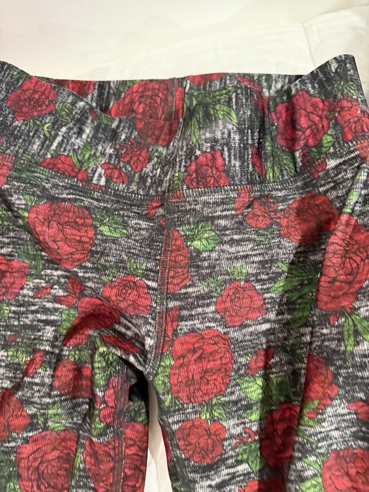 Other TEREZ LEGGINGS High Rise Yoga Sz S- worn ONCE Rose print Size 28" / US 6 / IT 42 - 3 Thumbnail