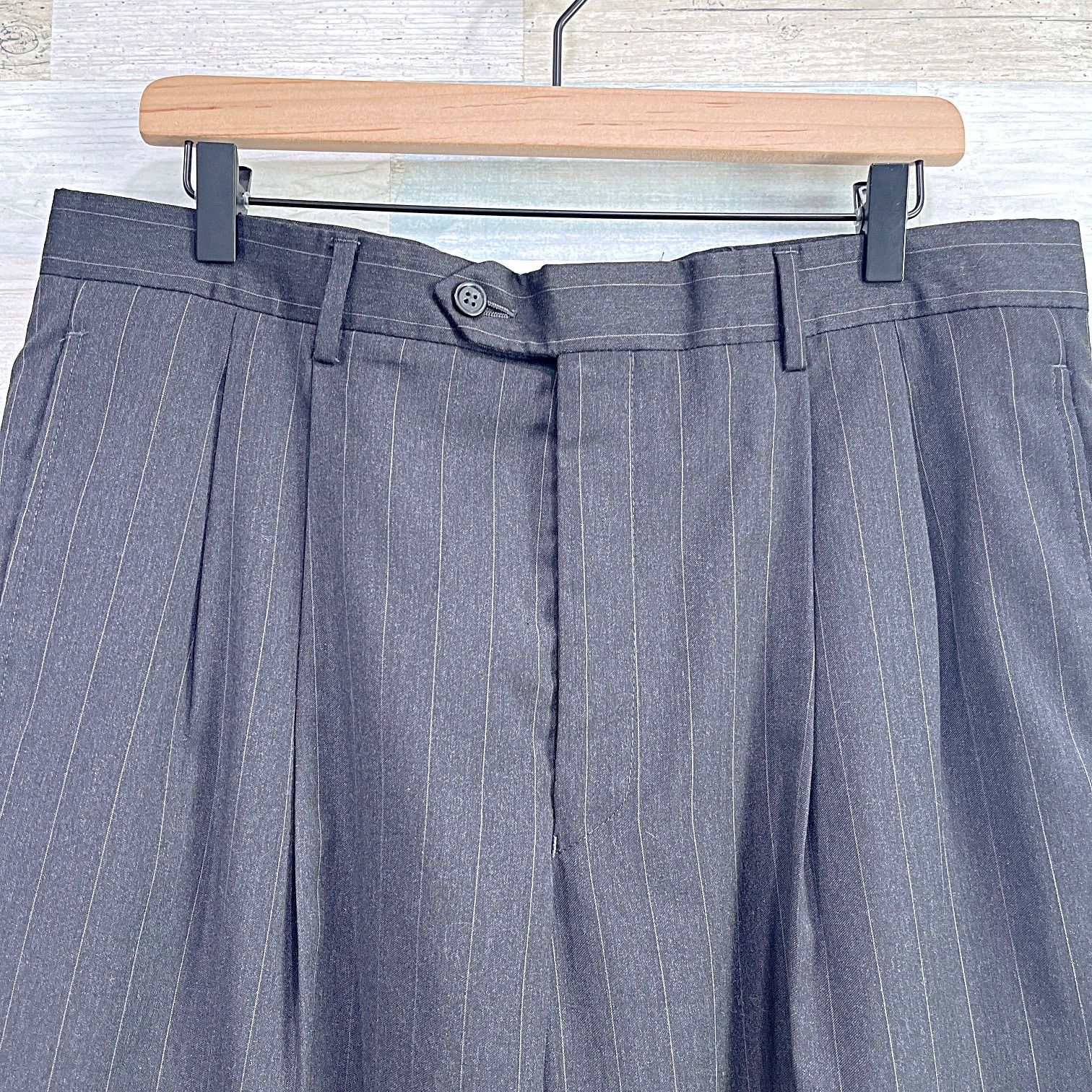 Jos. A. Bank Jos A Bank Wool Stripe 2 Piece Suit Gray Two Mens 41R 35x31 Size 40R - 9 Thumbnail