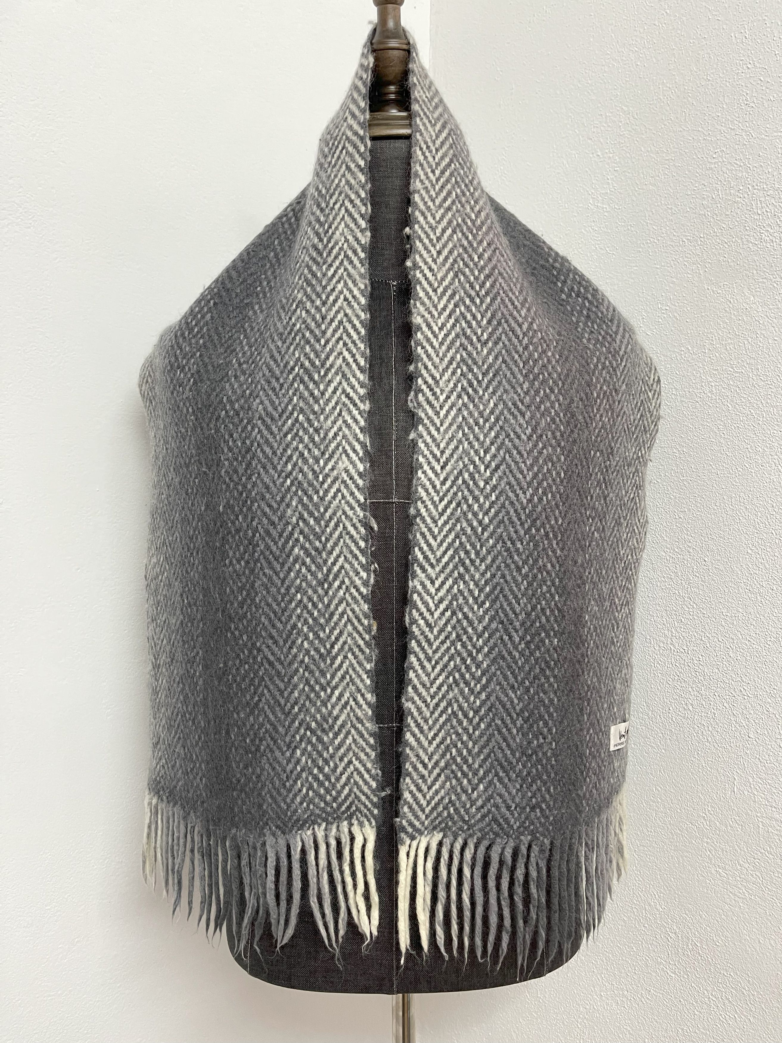 Pierre Balmain Vintage Pierre Balmain Scarf / Muffler - 6056 Size ONE SIZE - 3 Thumbnail