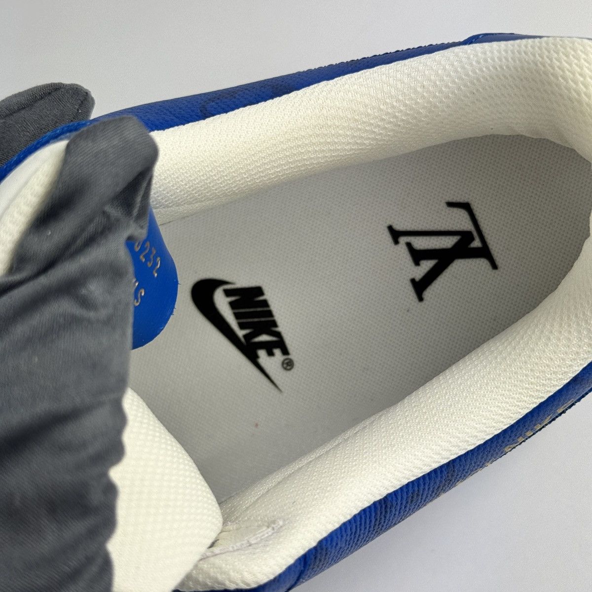Louis Vuitton LOUIS VUITTON X AIR FORCE 1 BLUE SNEAKERS Size US 8.5 / EU 41-42 - 9 Thumbnail