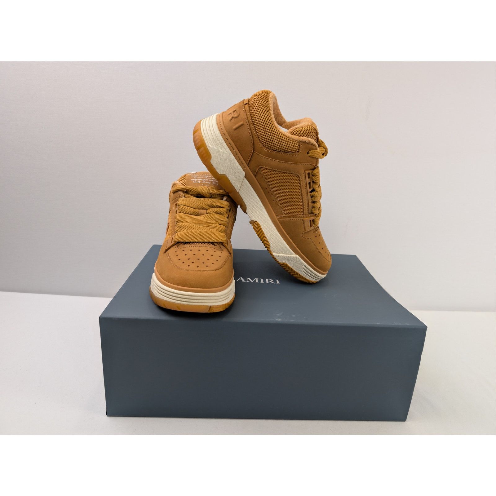 Amiri o1rshd1 Nubuck MA-1 Sneaker shoe in Wheat/Brown Size US 10 / EU 43 - 18 Thumbnail
