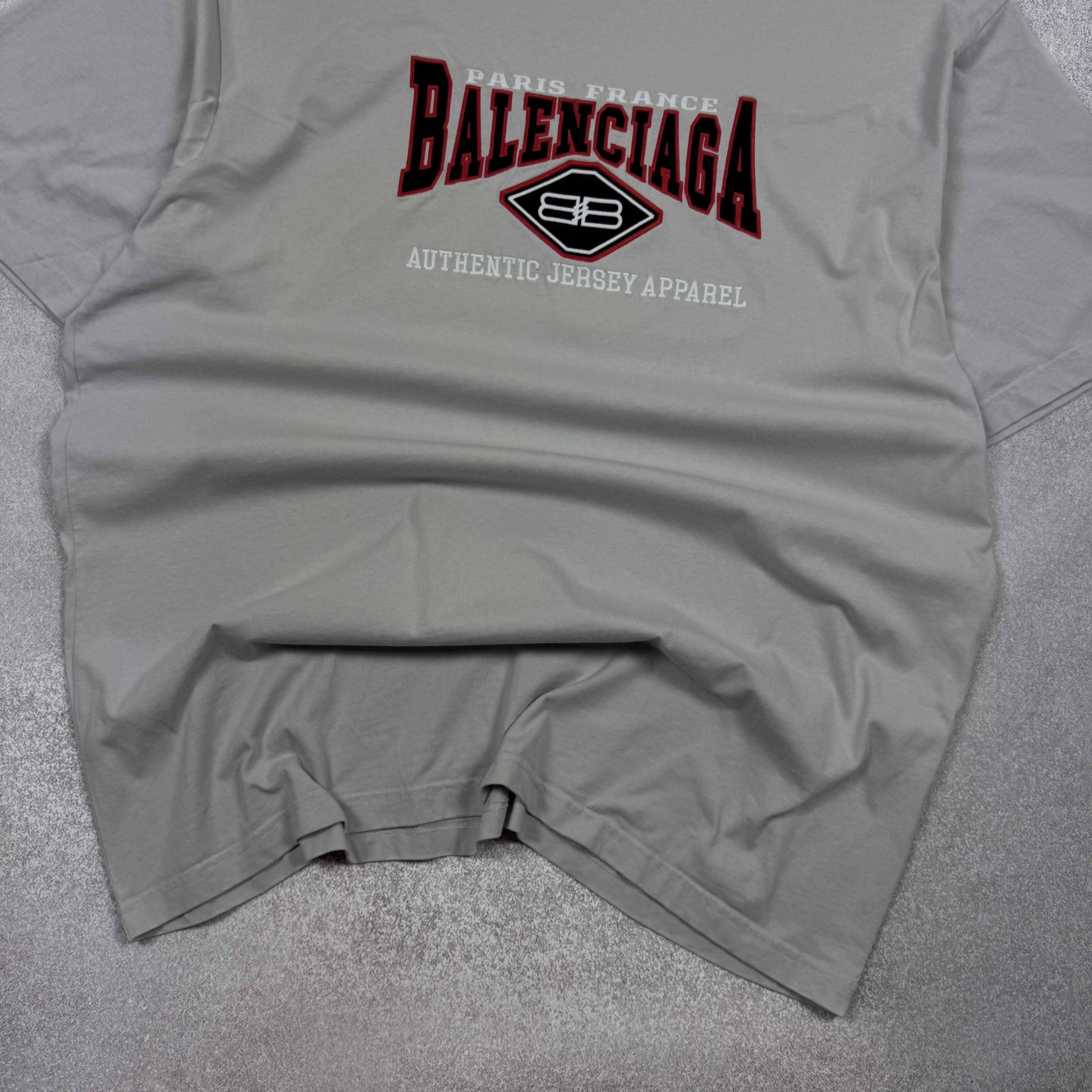 Balenciaga Balenciaga Batwing Embroidered Short Sleeve T-Shirt Size L Size US L / EU 52-54 / 3 - 8 Thumbnail