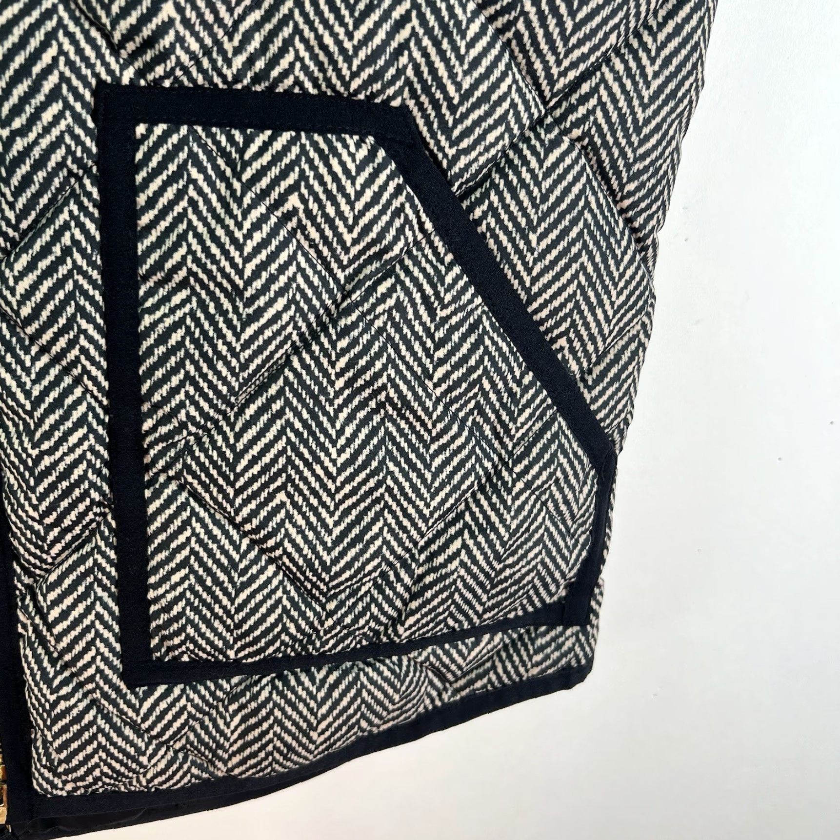 J.Crew J. Crew Herringbone Down Puffer Vest Women’s S Grey Puffer Jacket Vest Women S Grey Size S / US 4 / IT 40 - 4 Thumbnail