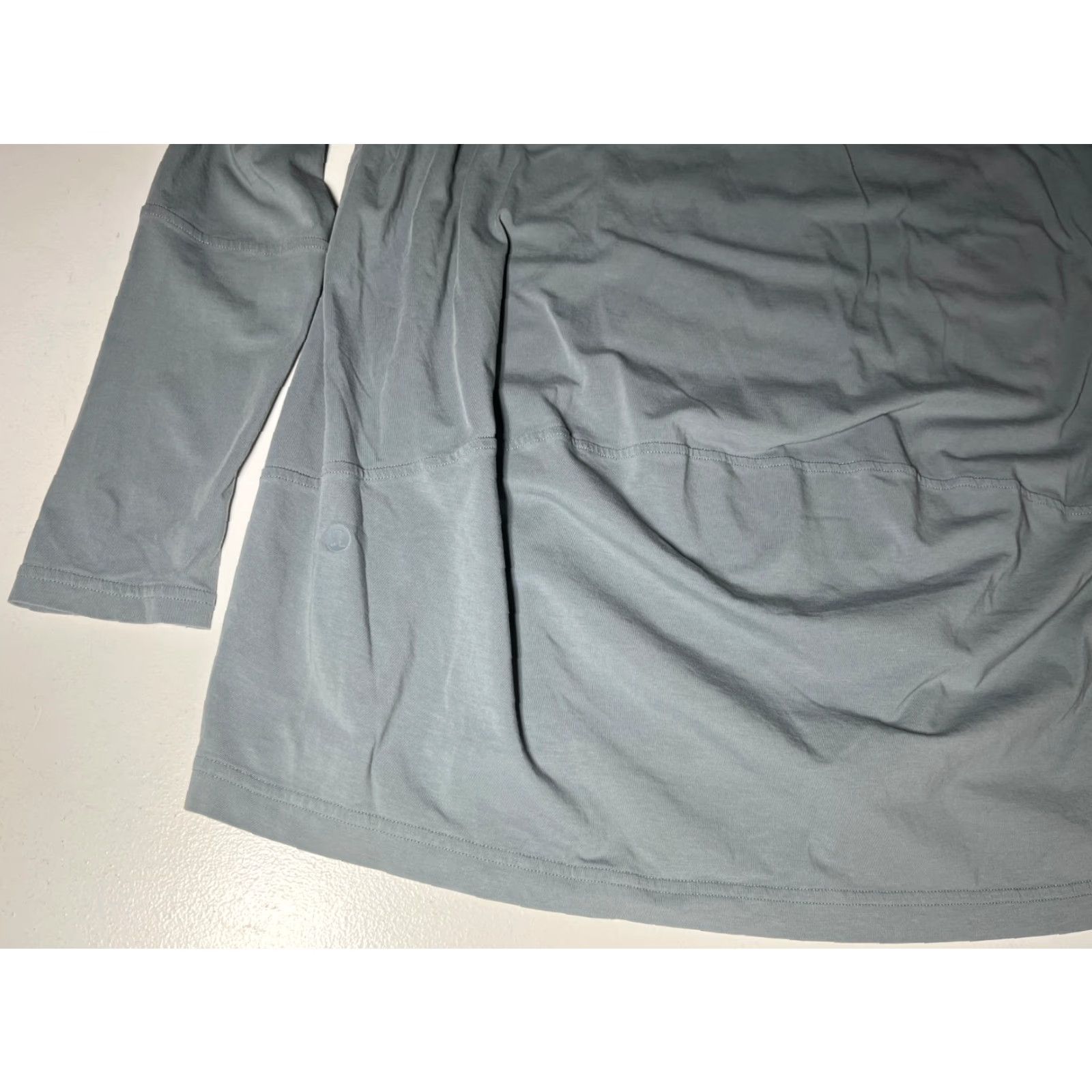 Lululemon Lululemon Women's Back In Action V-Neck Long-Sleeve Shirt L Gray Pima Cotton Blend W3HTWS - City Athleisure Casual T-Shirt Mens Women Girls etc Size L / US 10 / IT 46 - 6 Thumbnail