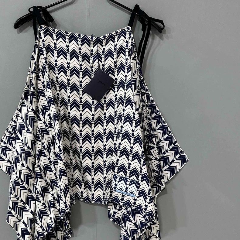 Prada Prada Blue irregular vest 2504-Nextarrow Size S / US 4 / IT 40 - 2 Thumbnail