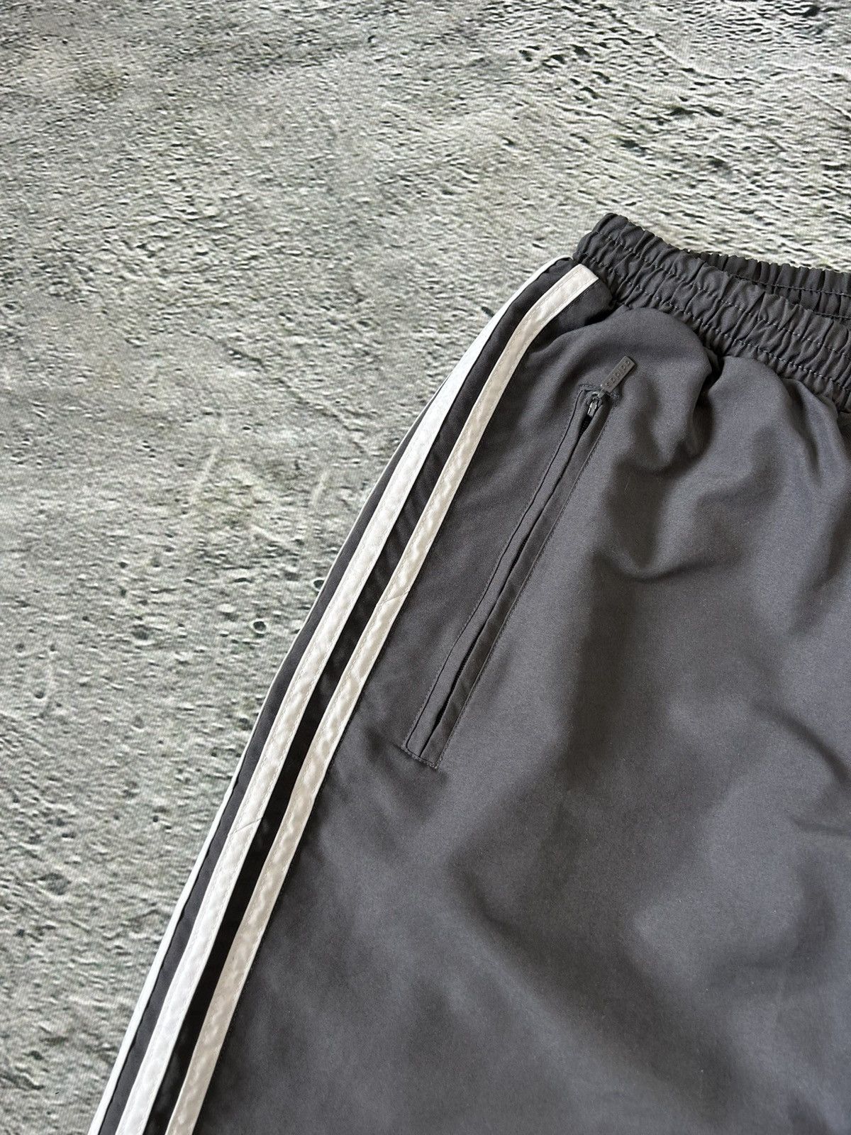 Adidas Adidas track suit vintage grey nylon track pants drill Size US M / EU 48-50 / 2 - 14 Thumbnail