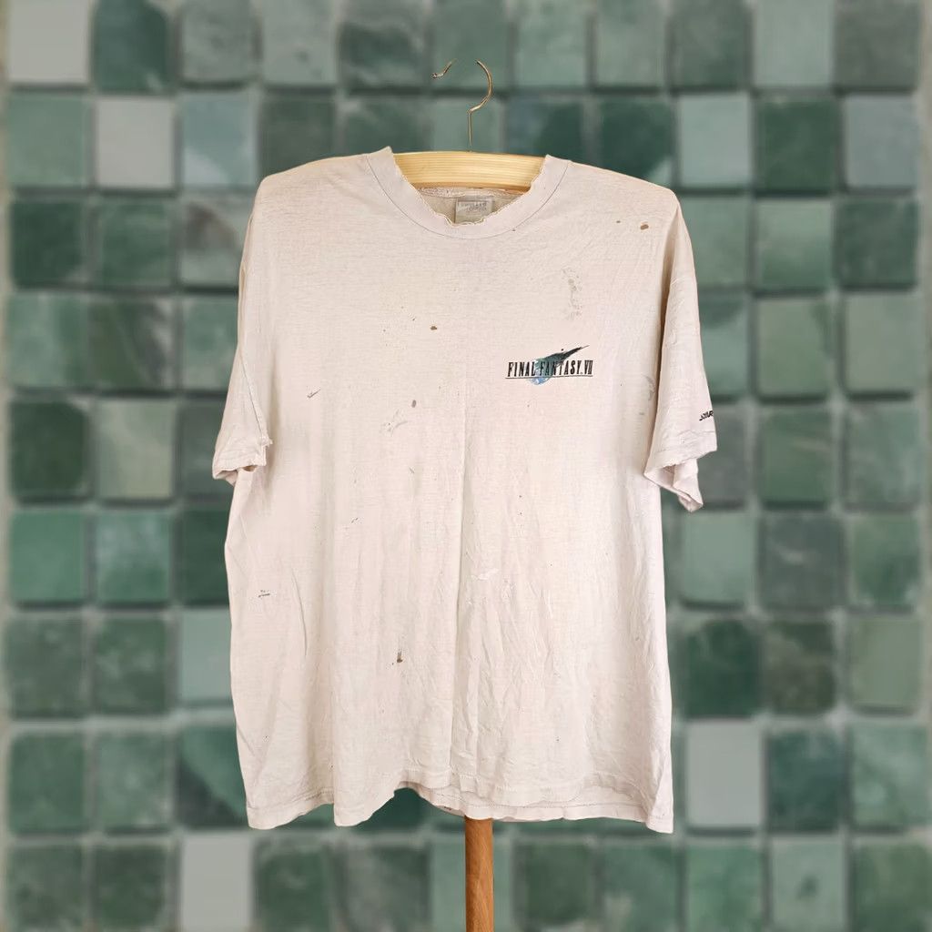 Vintage VINTAGE FINAL FANTASY 7 PLAYSTATION 1 TRASHED DISTRESSED WHITE T-SHIRT XL Shirt Men XL White 90s FF7 PS1 Distressed Tee Size US XL / EU 56 / 4 - 1 Thumbnail