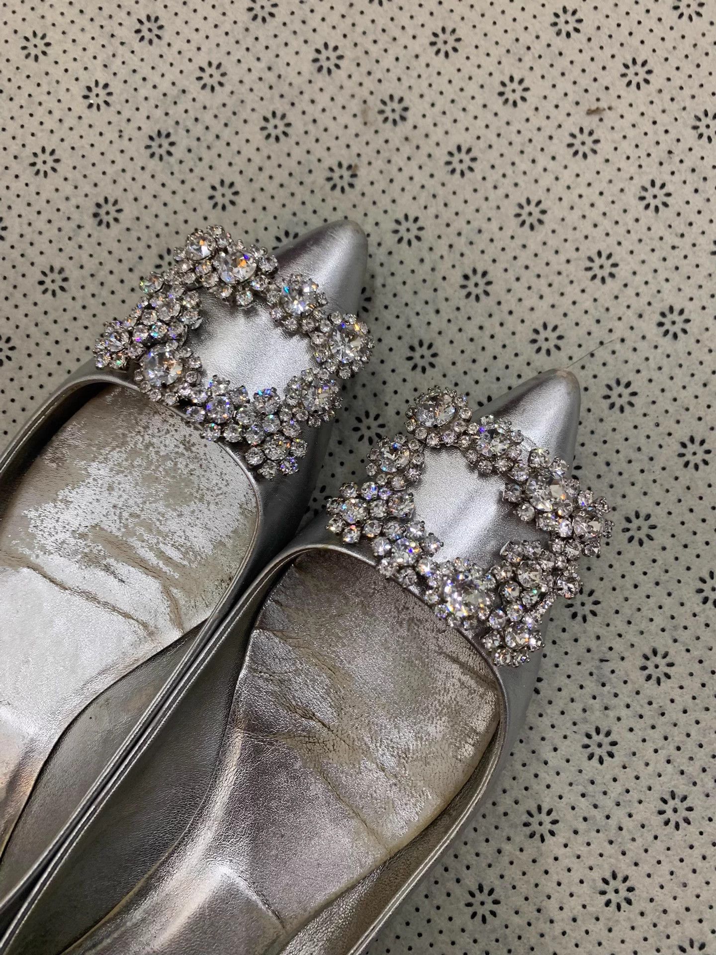 Roger Vivier Roger Vivier Silver Square Flats 36 Size US 5 / IT 35 - 2 Thumbnail