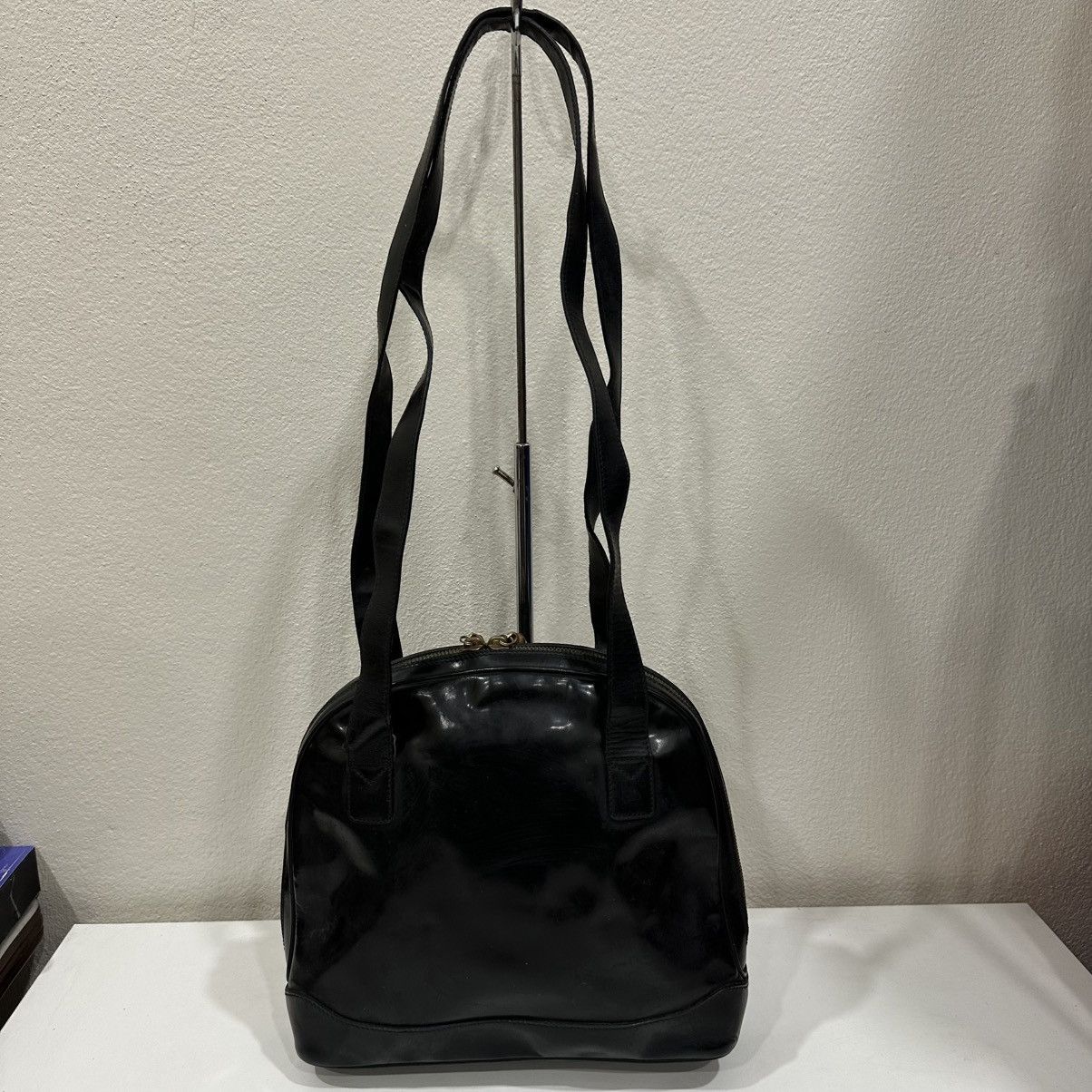 Gucci ‼️YES‼️VINTAGE GUCCI PATENT LEATHER BAMBOO PULLER SHOULDER BAG Size ONE SIZE - 3 Thumbnail