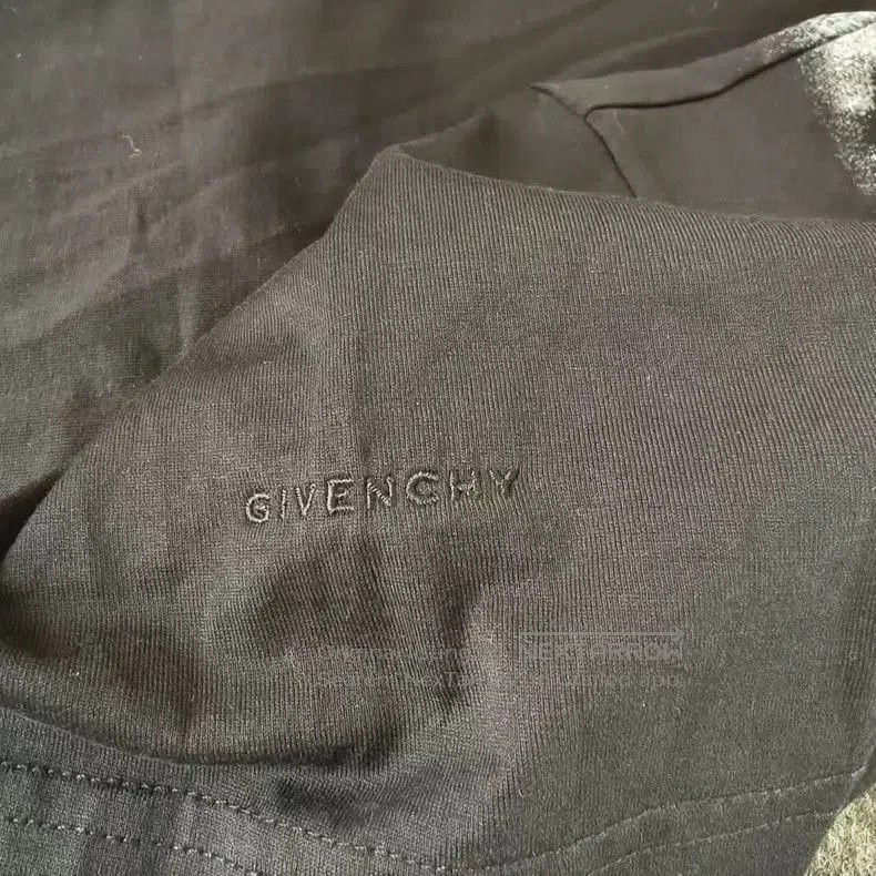 Givenchy Givenchy Embellished Chain Short Sleeve Tee. Size US XS / EU 42 / 0 - 3 Thumbnail