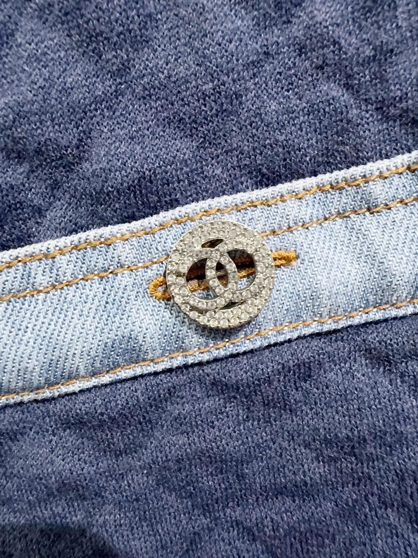 Chanel Chanel Women's New Distressed Washed Denim Skirt 34 Size 25" / US 0 / IT 36 - 2 Thumbnail
