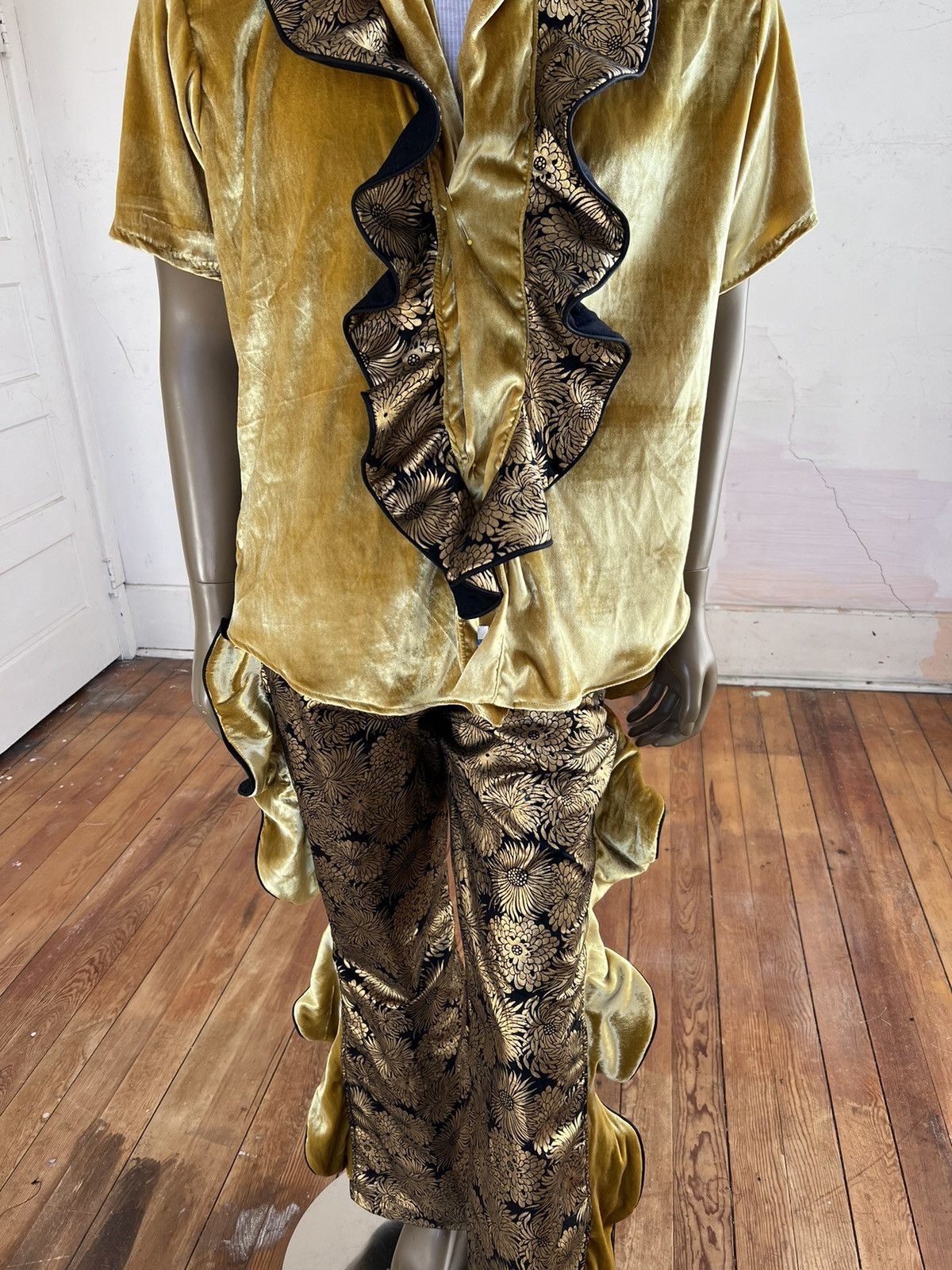 Other Men’s Ruffled pant Shirt set Silk velvet M-L Size 42R - 2 Thumbnail