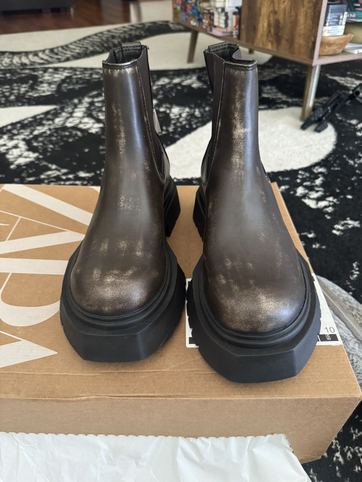 Zara Chunky distressed chelsea boots Size US 9 / EU 42 - 5 Thumbnail