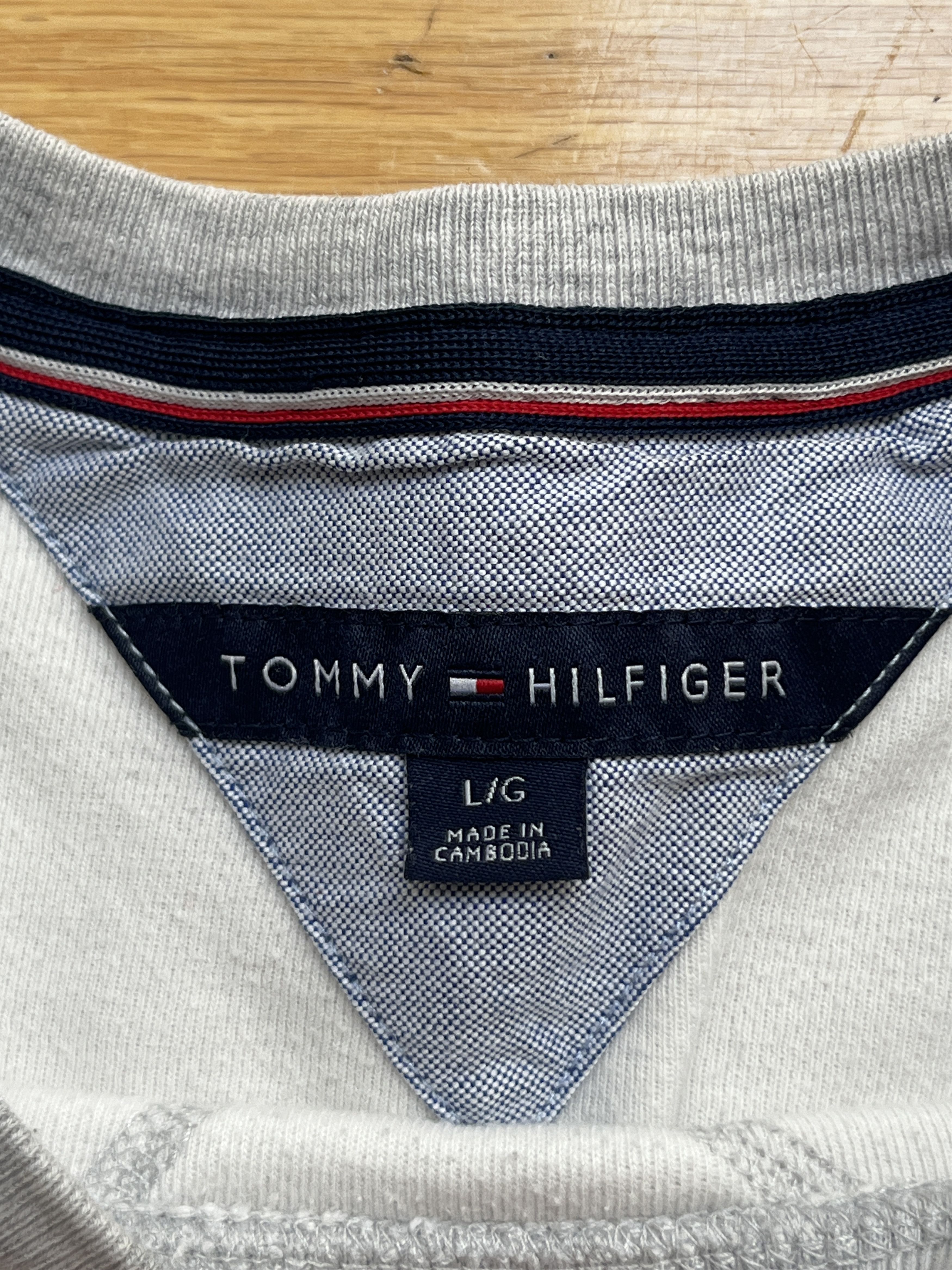 Tommy Hilfiger Vintage Tommy Hilfiger Raglan Sweatshirt L Size US L / EU 52-54 / 3 - 2 Thumbnail