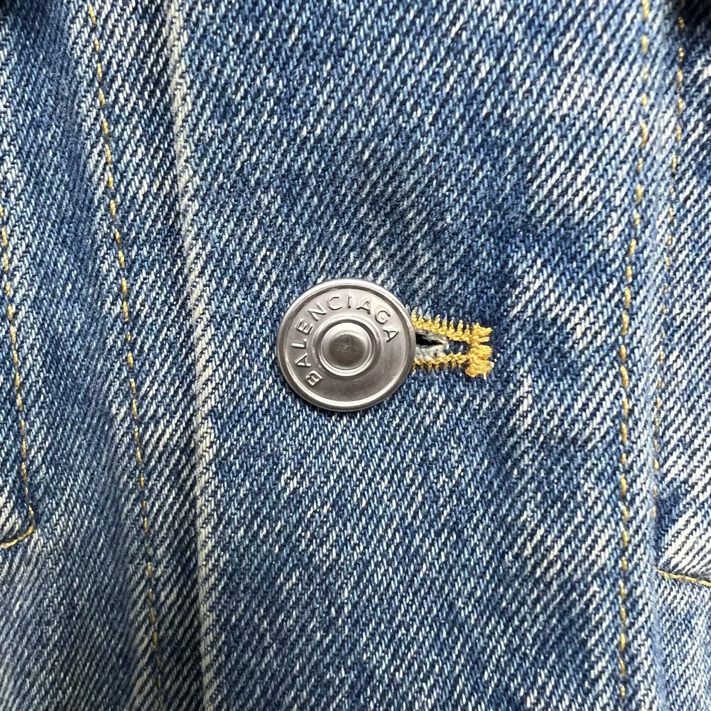 Balenciaga balenciaga logo denim jacket with waves Size US L / EU 52-54 / 3 - 3 Thumbnail