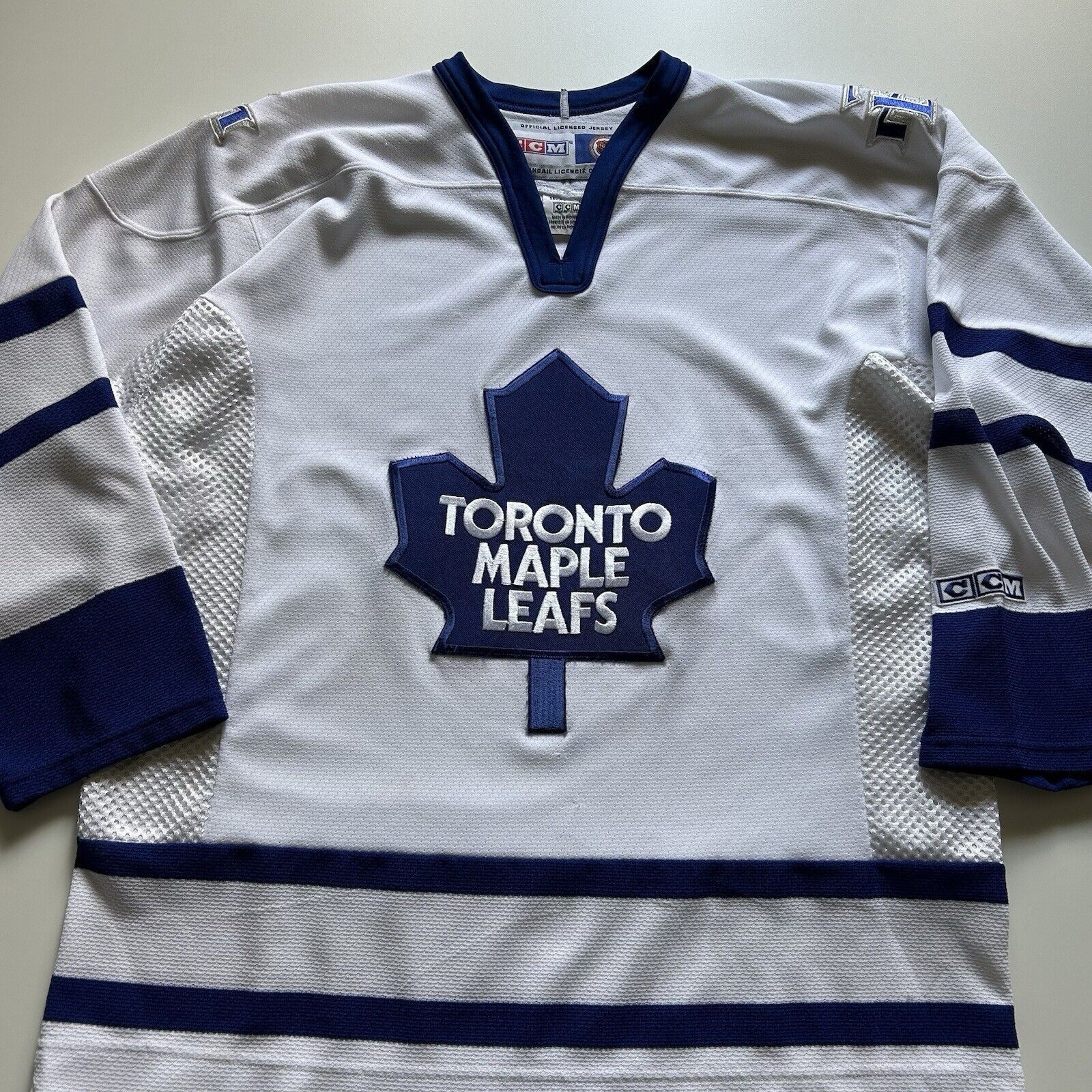 NHL Vintage Toronto Maple Leafs Embroidered CCM Hockey Jersey Size US M / EU 48-50 / 2 - 2 Thumbnail