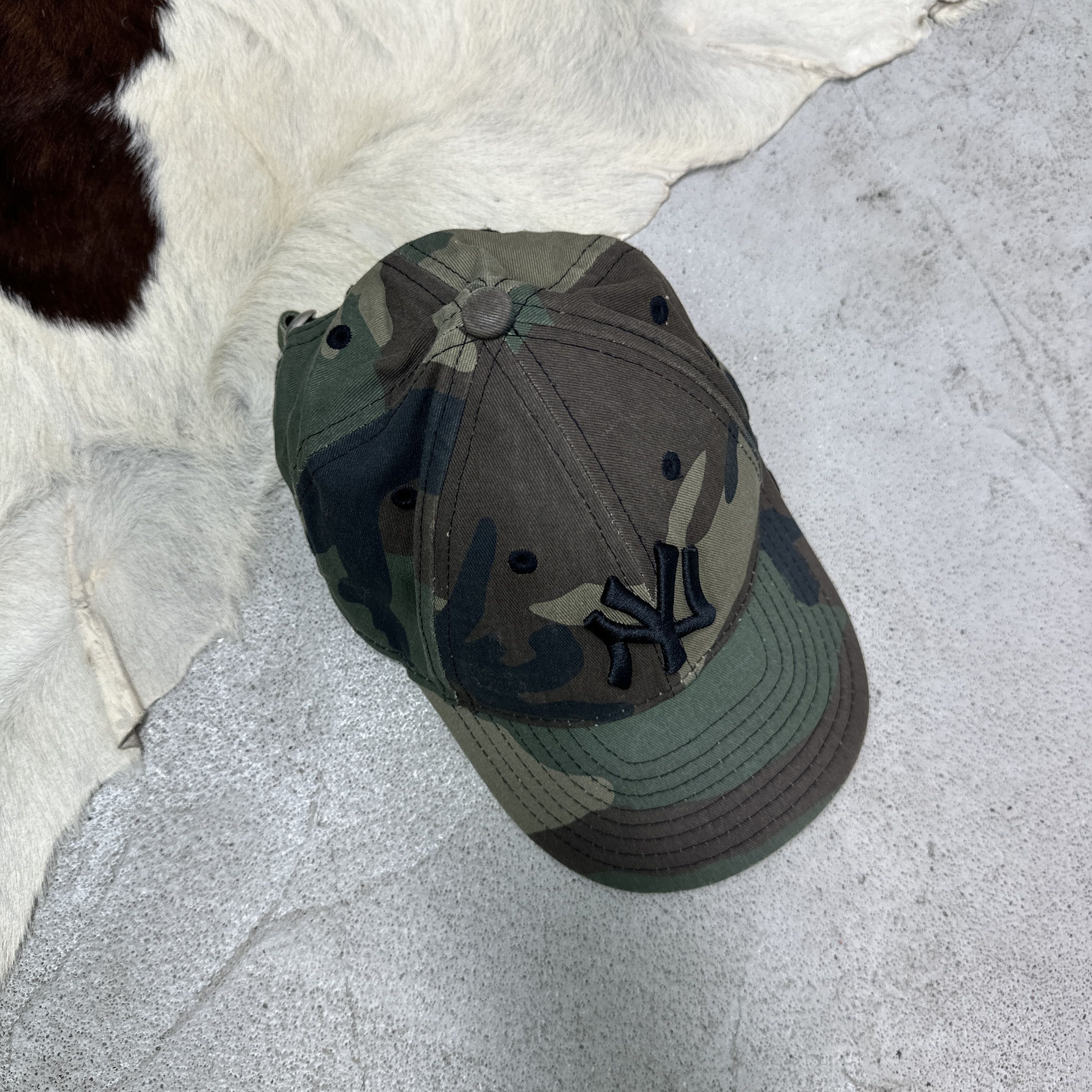 New York Yankees Vintage Casual Streetwear New York Yankees Camo Hat 00s Size ONE SIZE - 2 Thumbnail