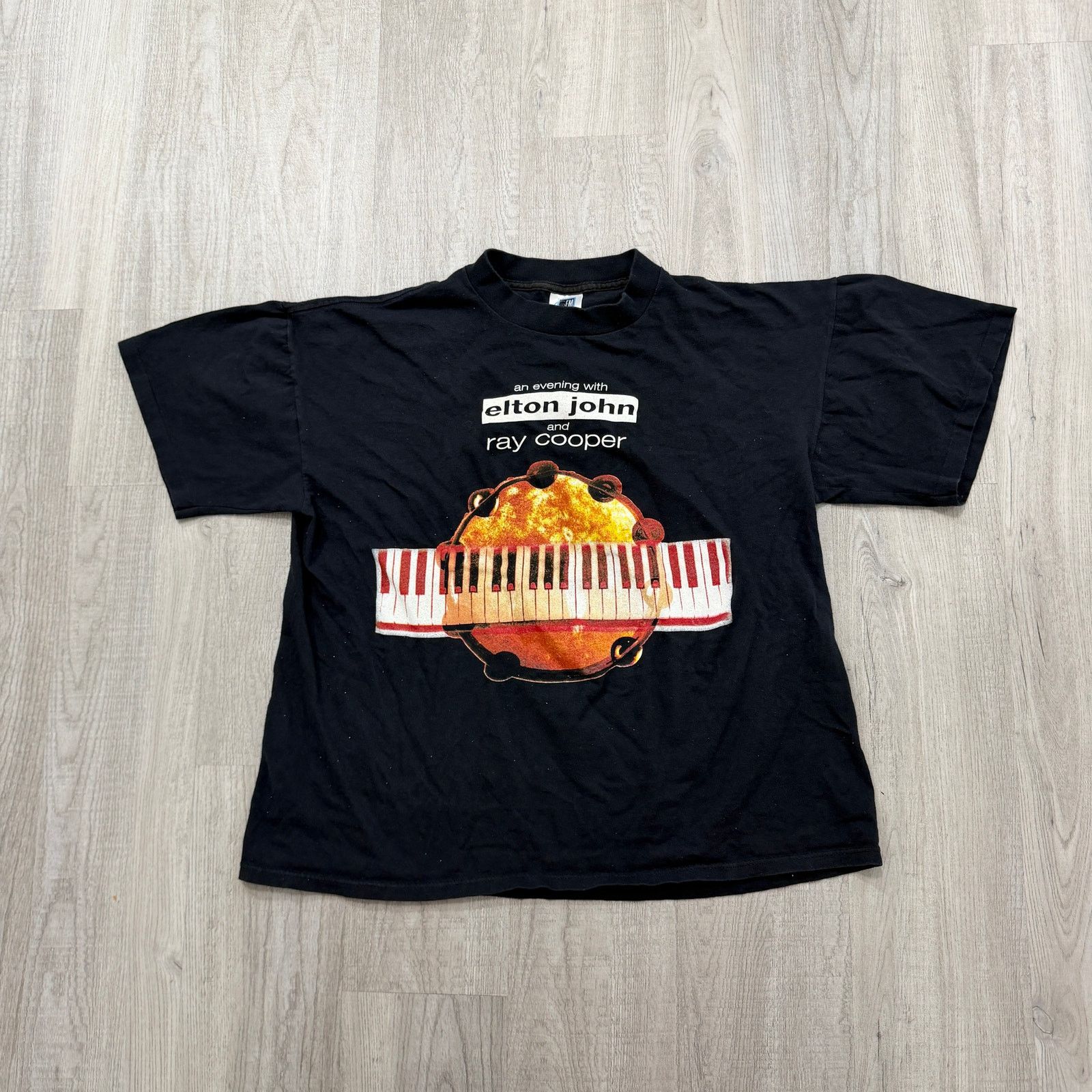 Vintage Vintage Elton John and Ray Cooper Band Shirt Men's XL Black Size US XL / EU 56 / 4 - 1 Thumbnail