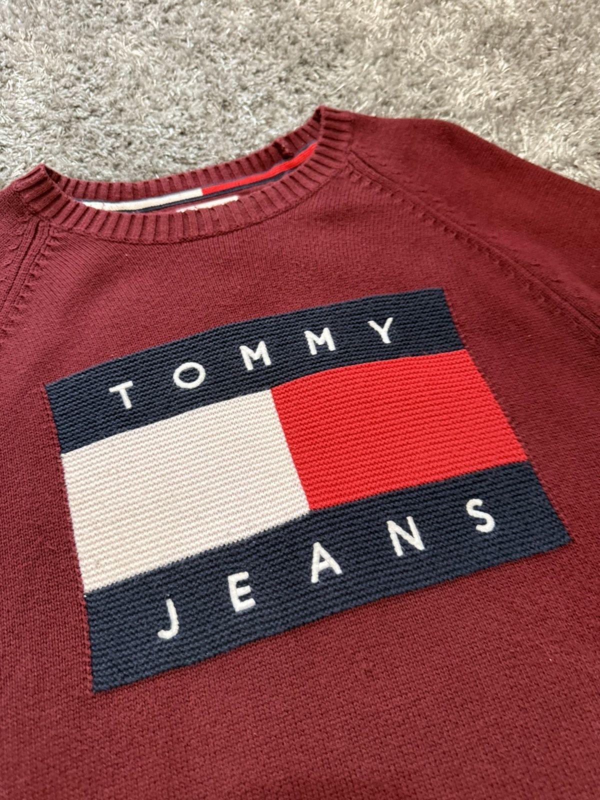Tommy Hilfiger Tommy Hilfiger Denim red sweater jumper big log flag vintage Size US M / EU 48-50 / 2 - 2 Thumbnail