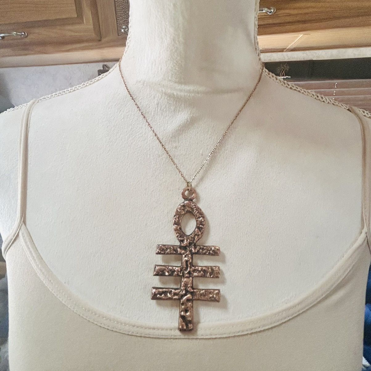Vintage Vintage solid copper papal cross pendant on chain necklace Size ONE SIZE - 2 Thumbnail