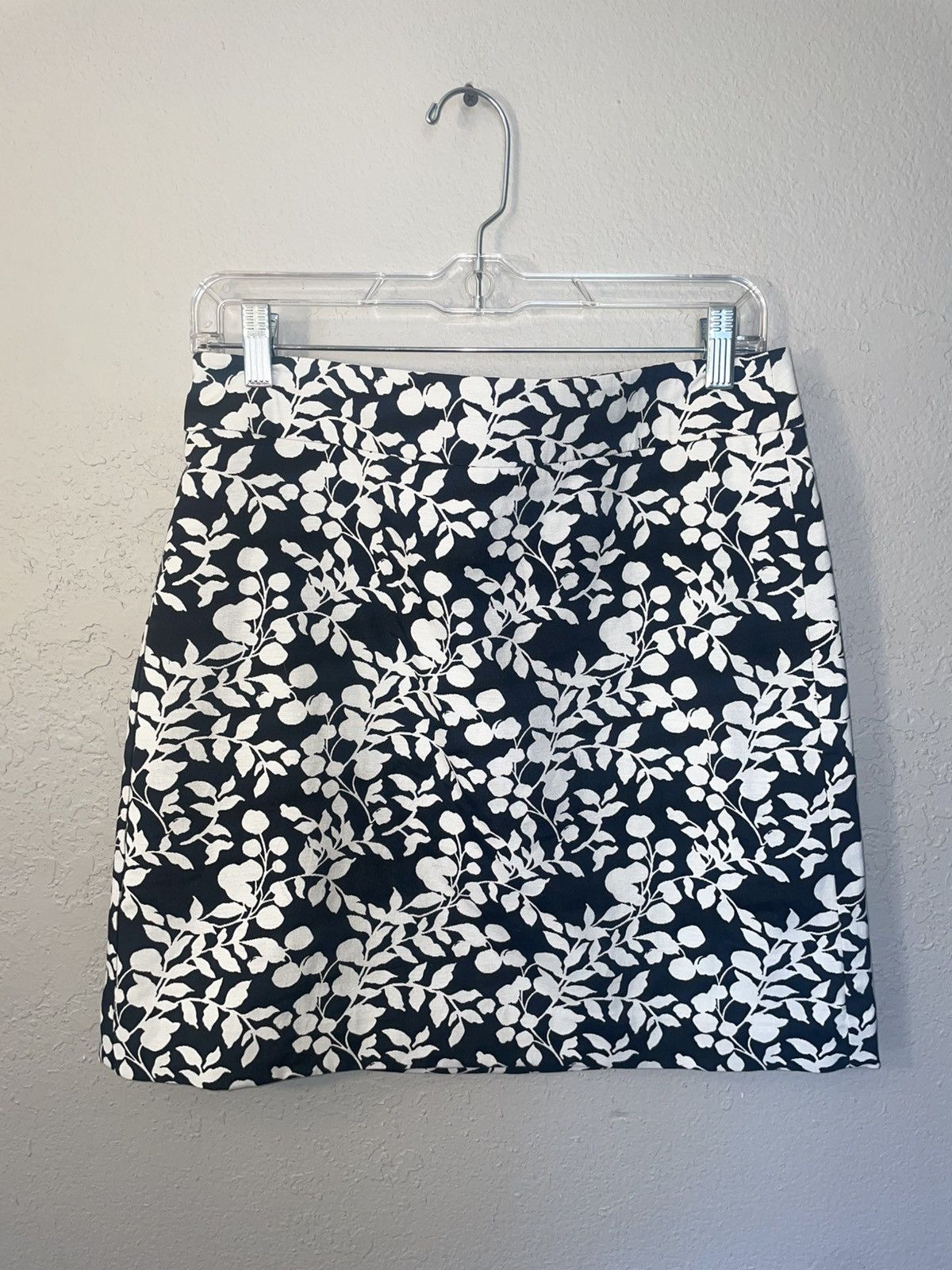 Loft LOFT floral skirt NWT sz 6 Size 28" / US 6 / IT 42 - 1 Thumbnail