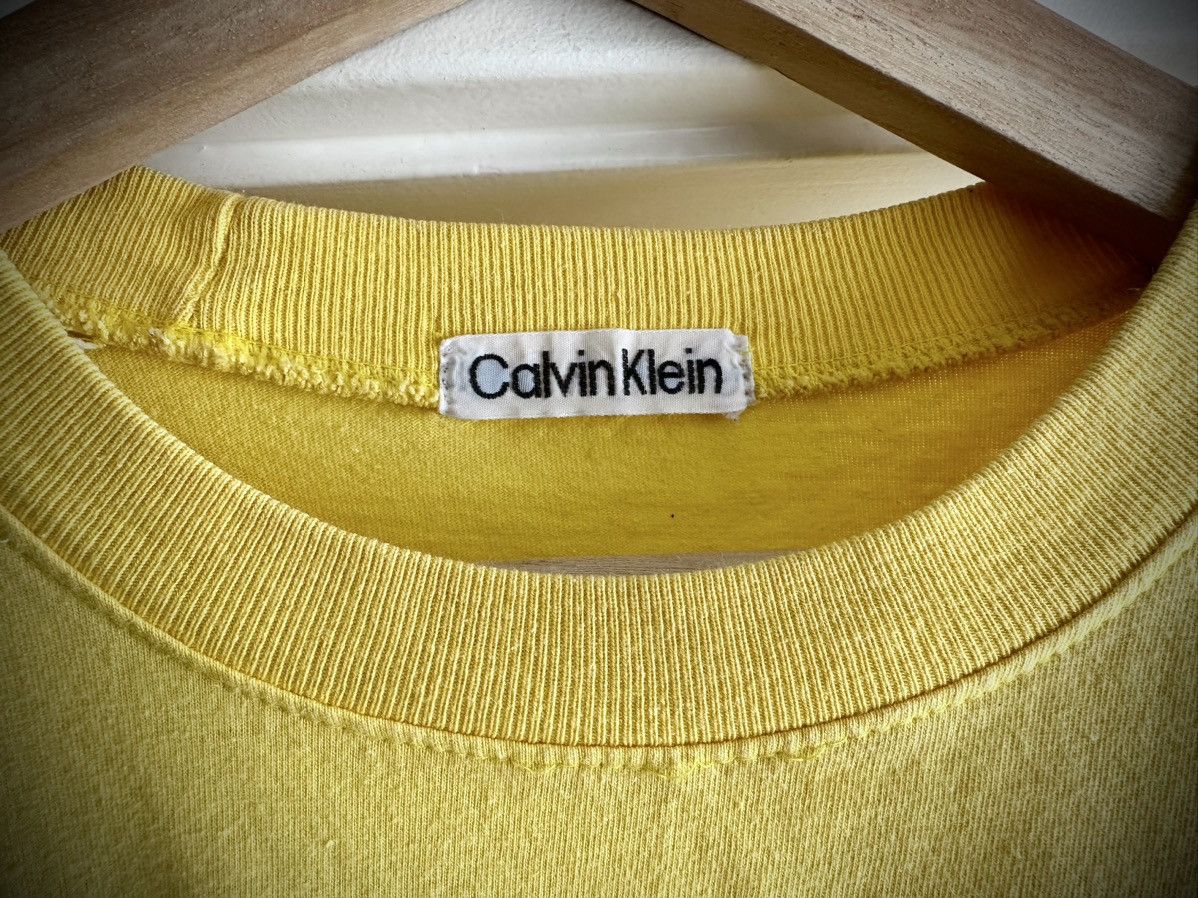 Calvin Klein × Vintage Vintage Y2K 80s Calvin Klein T Shirt Single Stitch Cropped Size US L / EU 52-54 / 3 - 4 Thumbnail