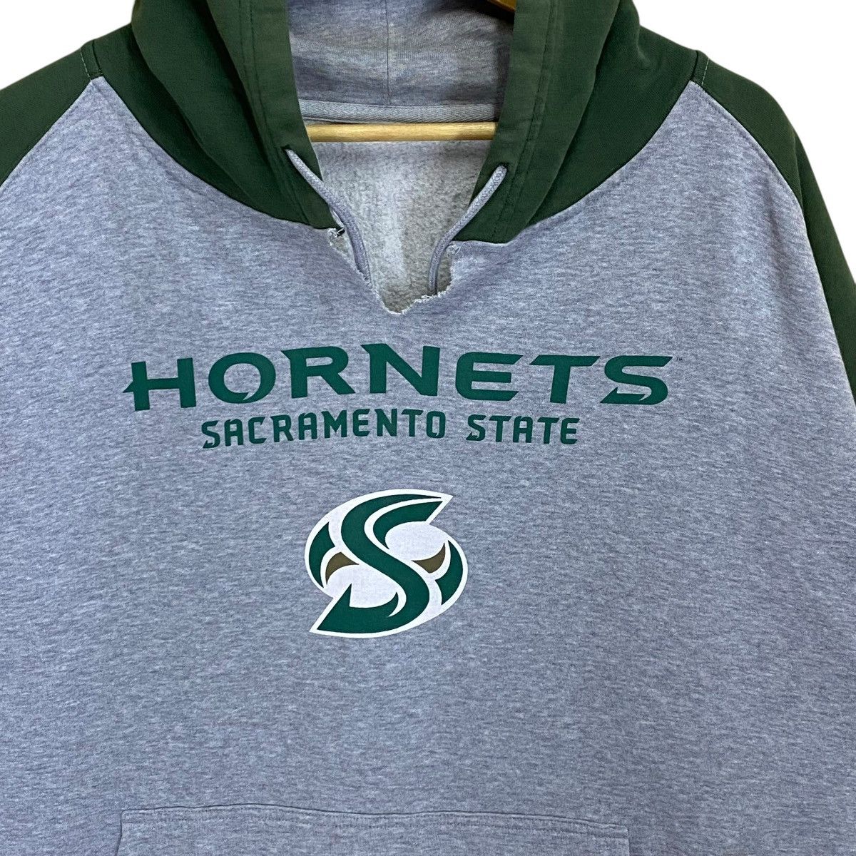 NFL The Sacramento State Hornets Football Pullover Hoodie Baggy Size US XL / EU 56 / 4 - 7 Thumbnail