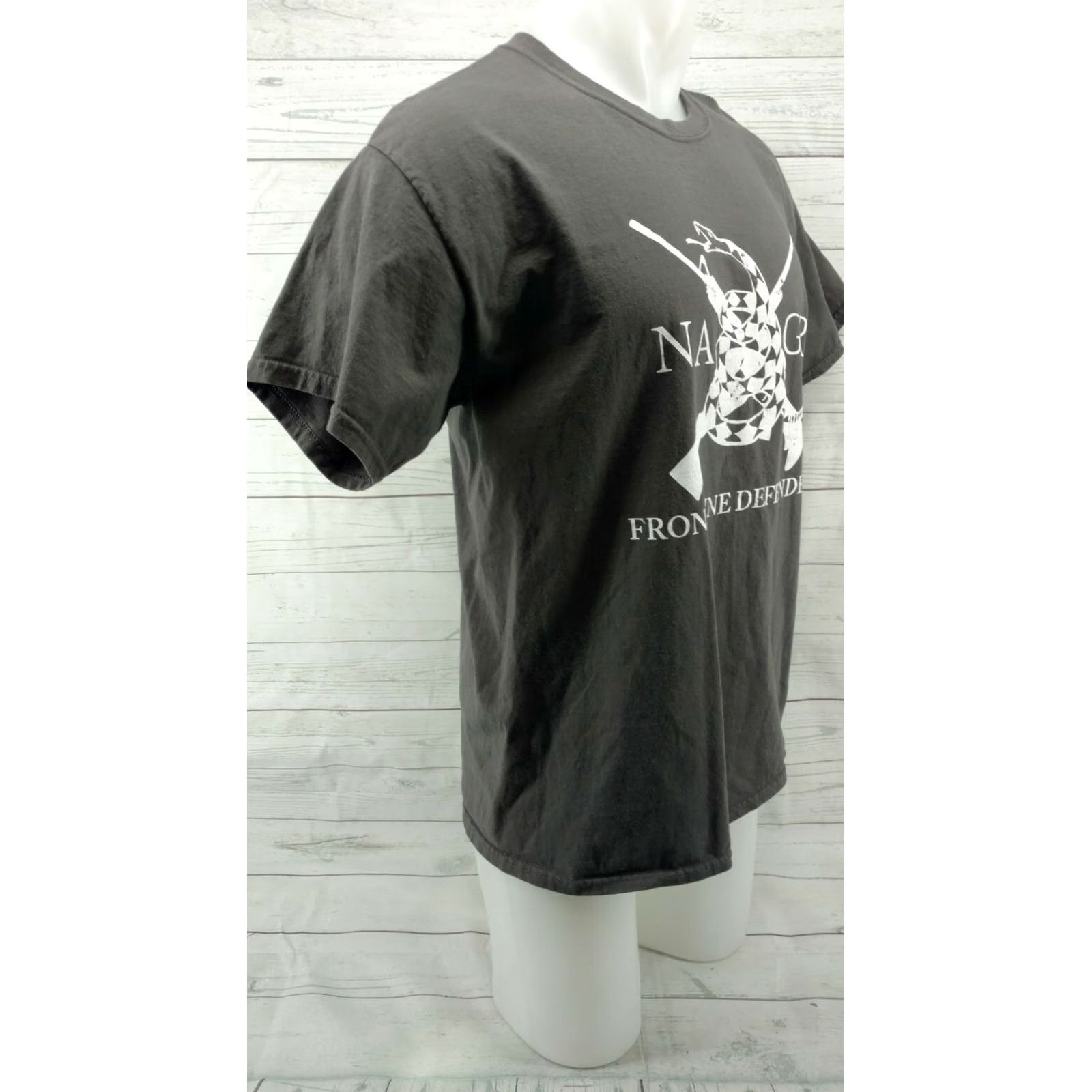 Gildan NRA Don't Tread On Me 2nd Amendment Gun Rights Patriotic T Shirt Gray Large Mens Gildan Short Sleeve Crew Neck Cotton Blend Graphic Tee Vintage: No Size US L / EU 52-54 / 3 - 4 Thumbnail