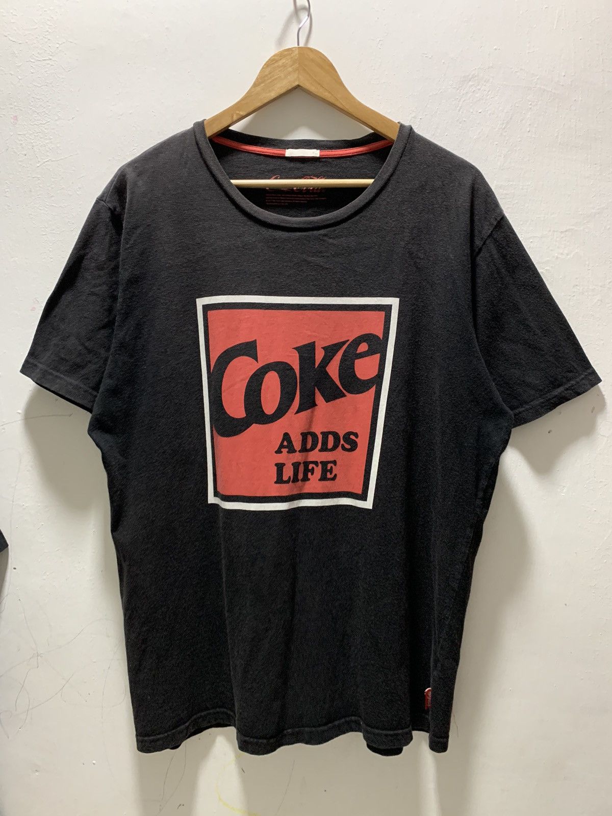 GU Y2K GU X Coke Xlarge Tshirt Size US XL / EU 56 / 4 - 1 Thumbnail